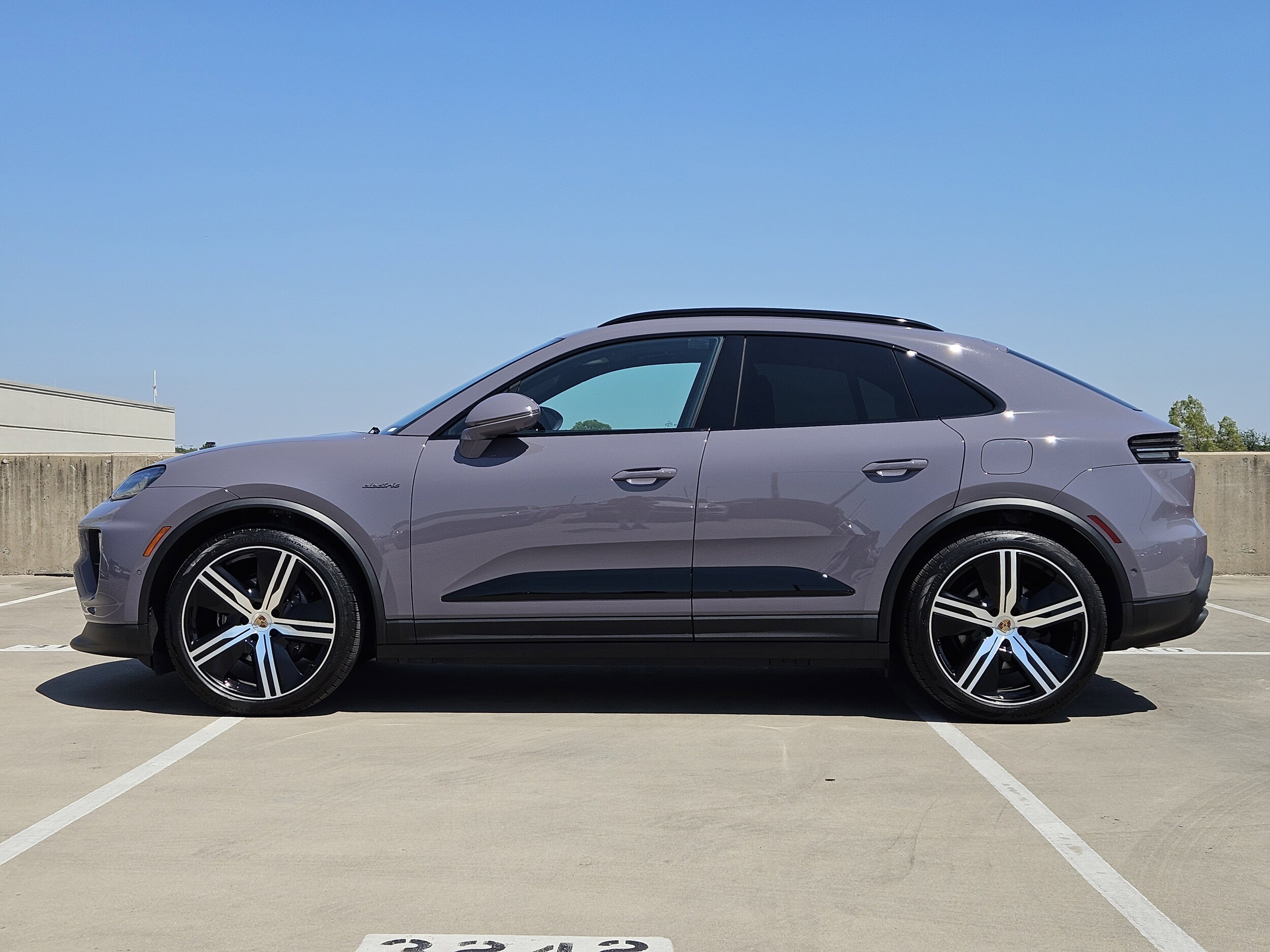 2024 Porsche Macan Electric 4 photo 2
