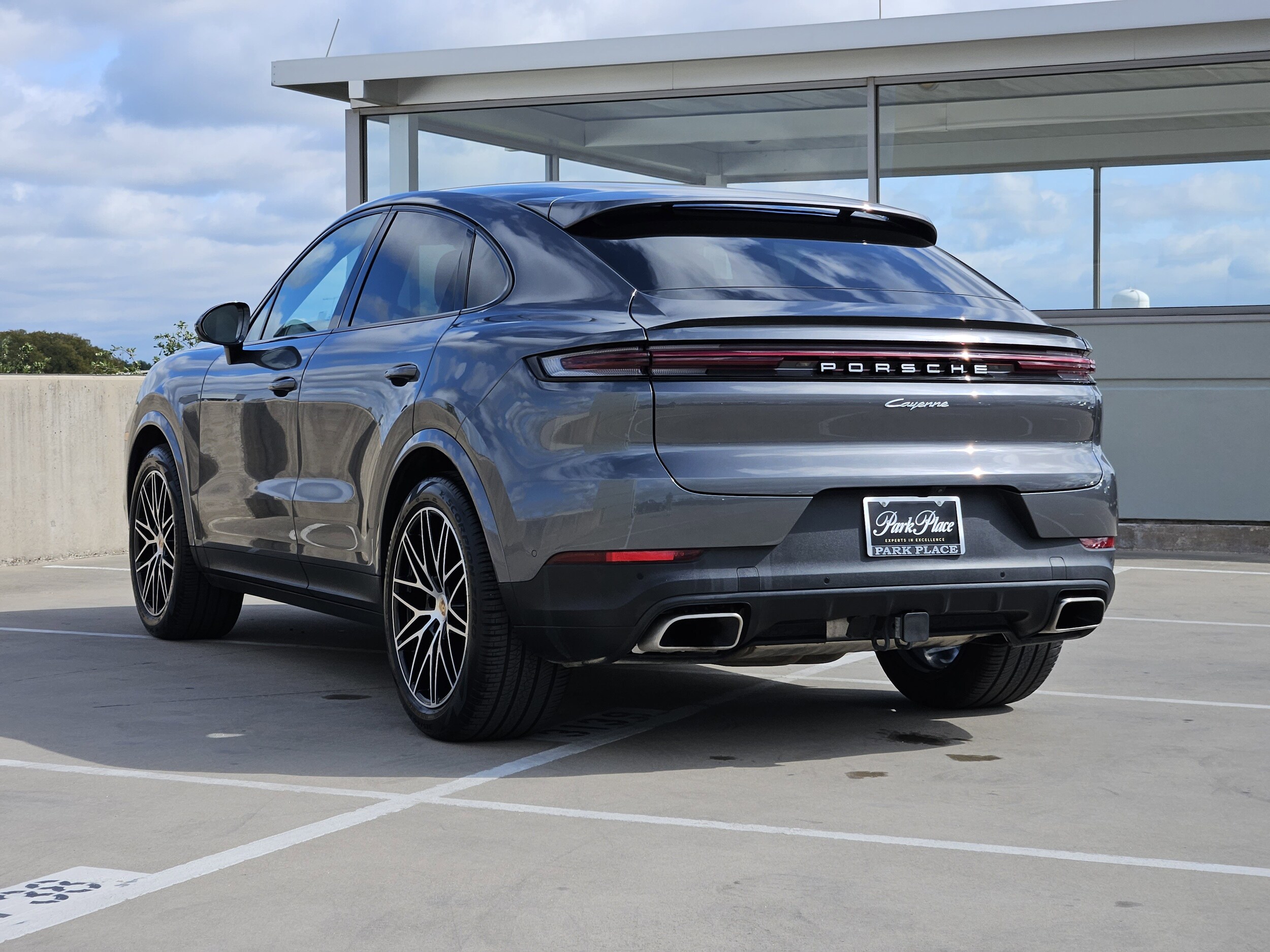 2025 Porsche Cayenne Coupe photo 3