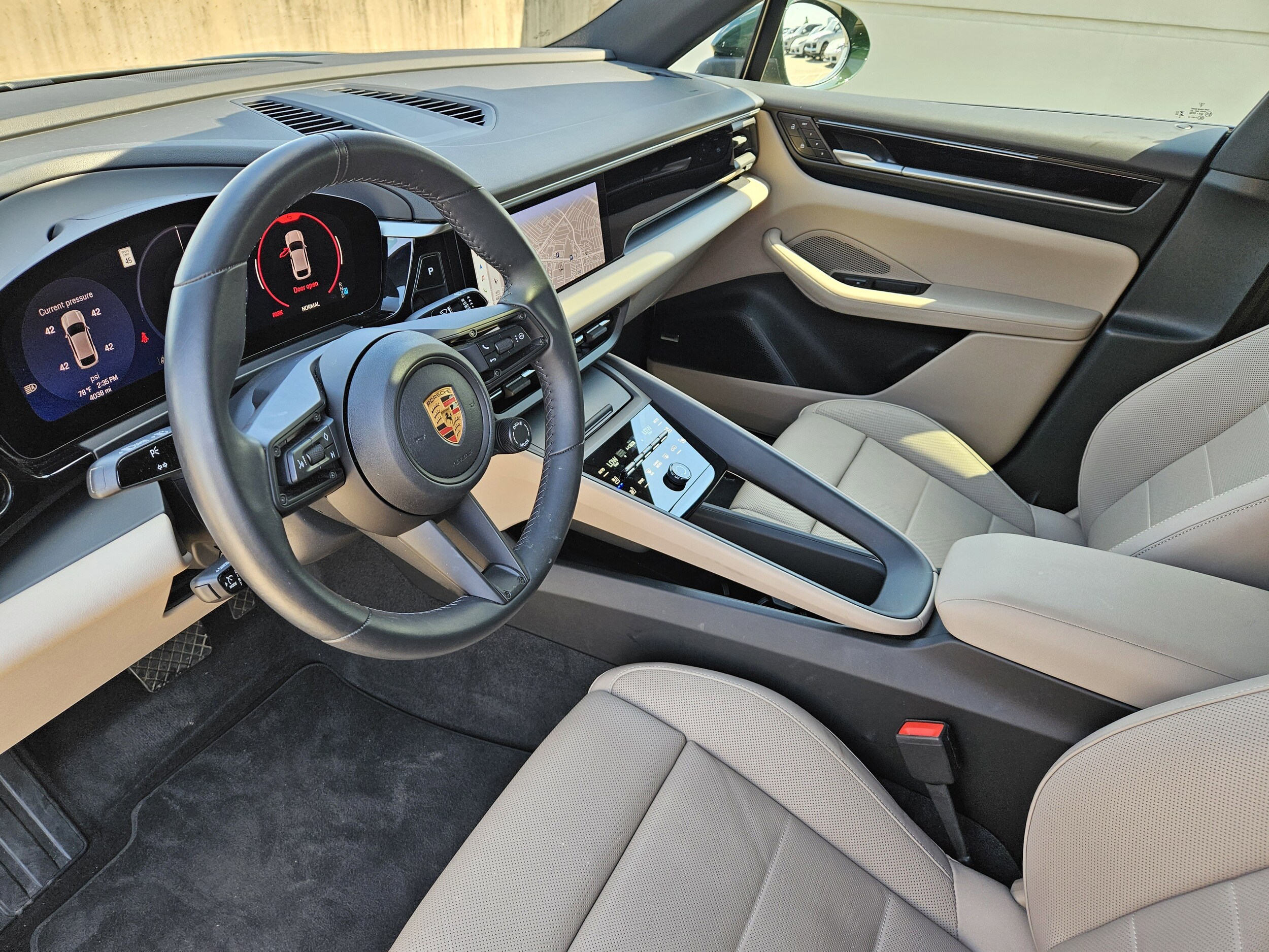 2025 Porsche Macan Electric 4 photo 4