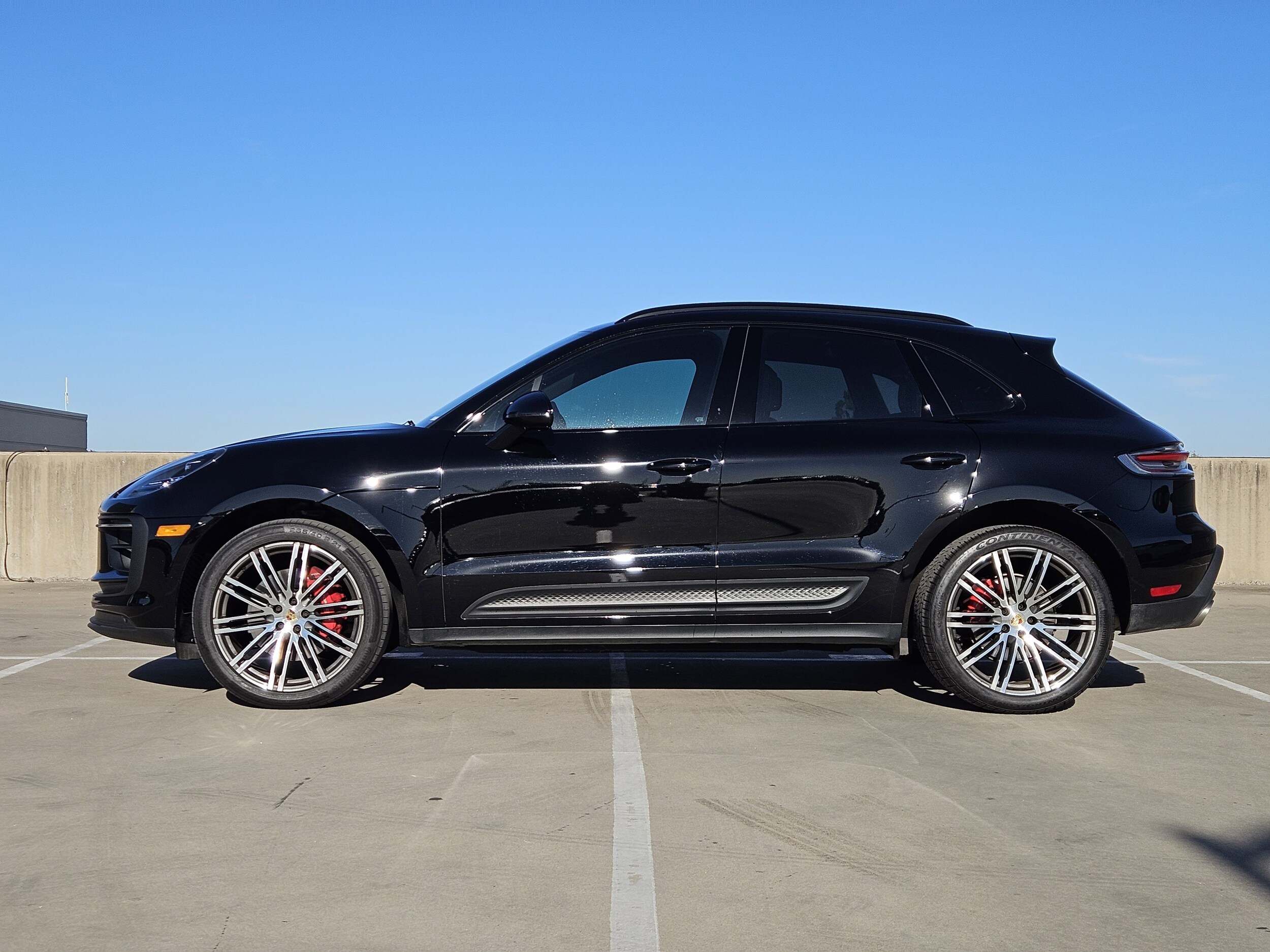 2023 Porsche Macan S photo 2