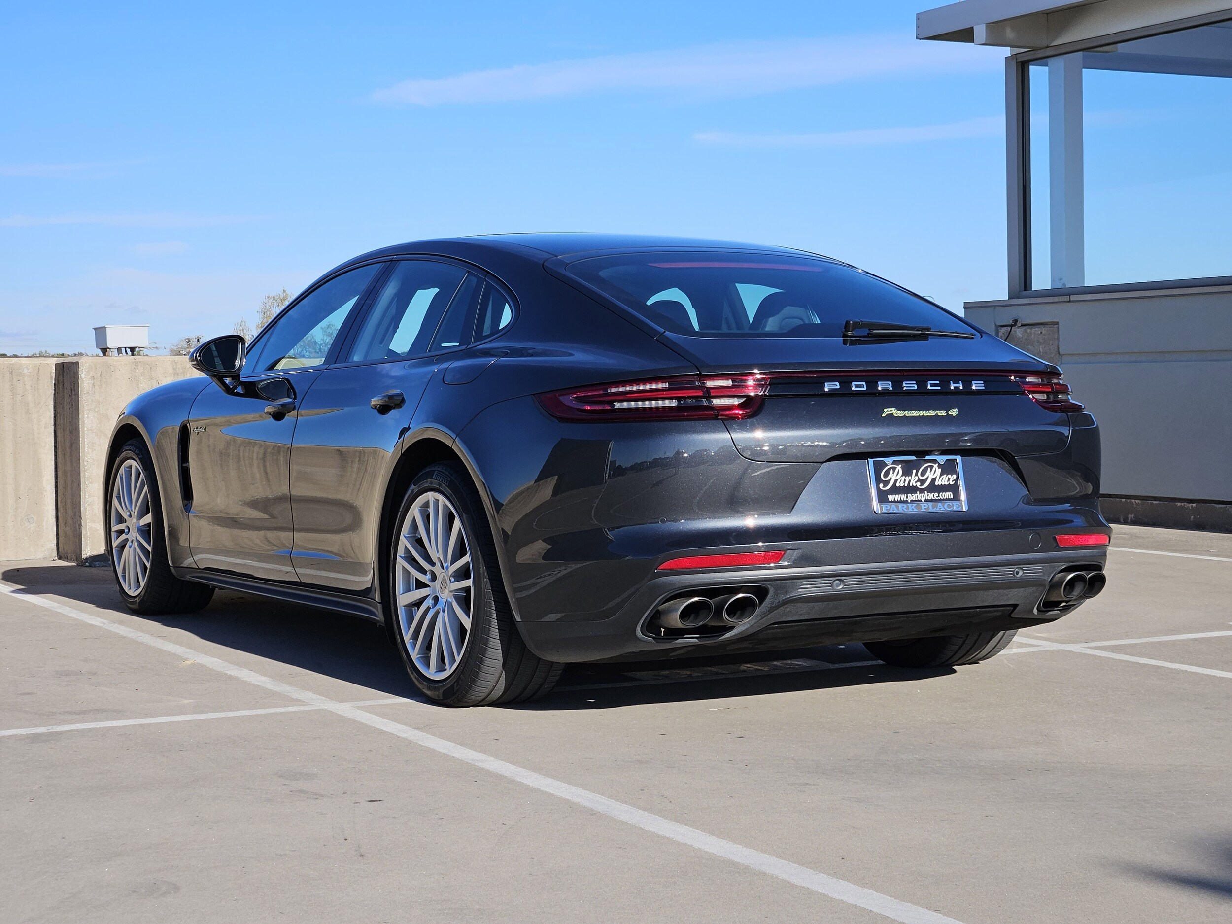 2019 Porsche Panamera E-Hybrid 4 photo 3