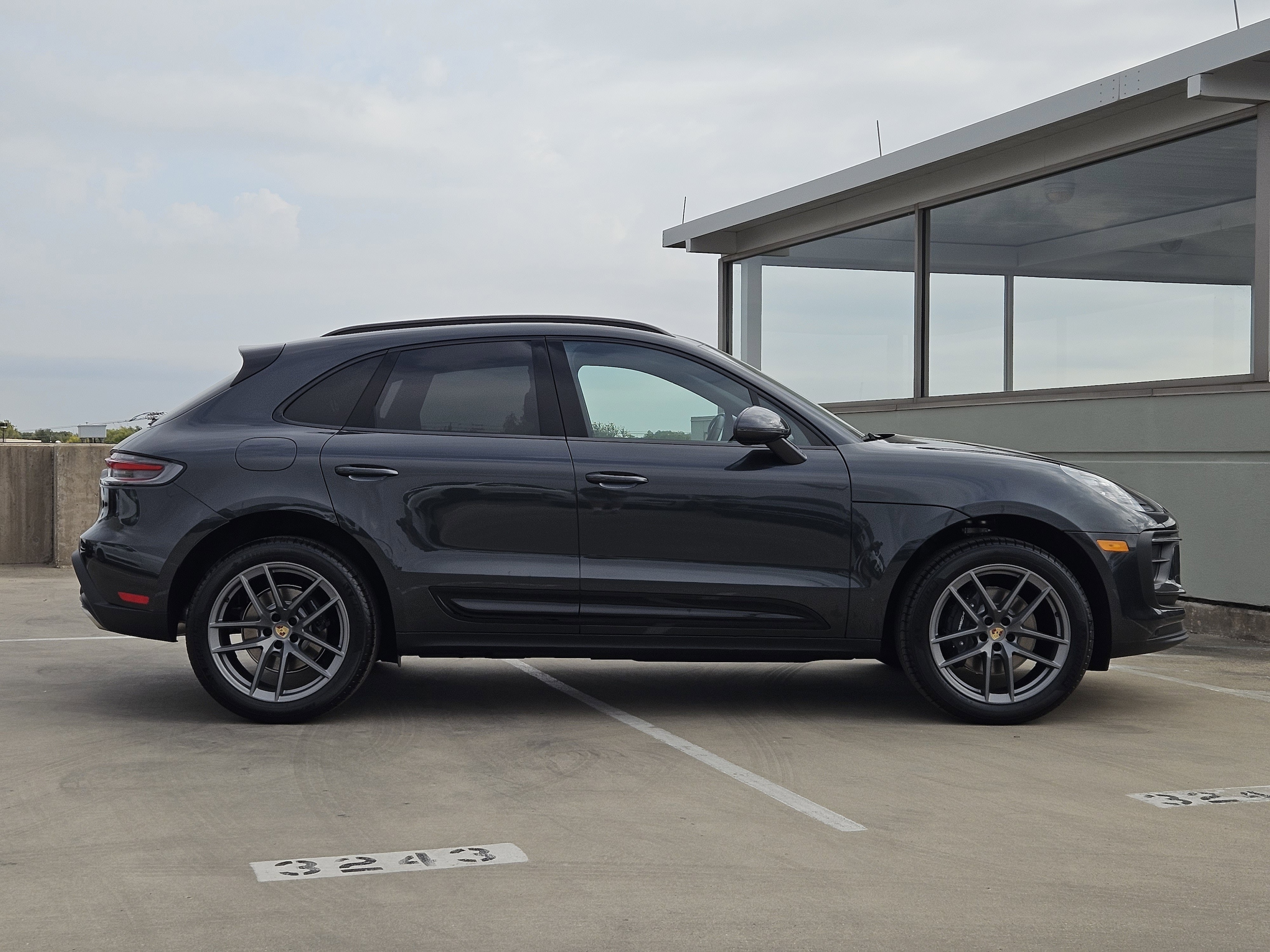 2026 Porsche Macan - Photo 8