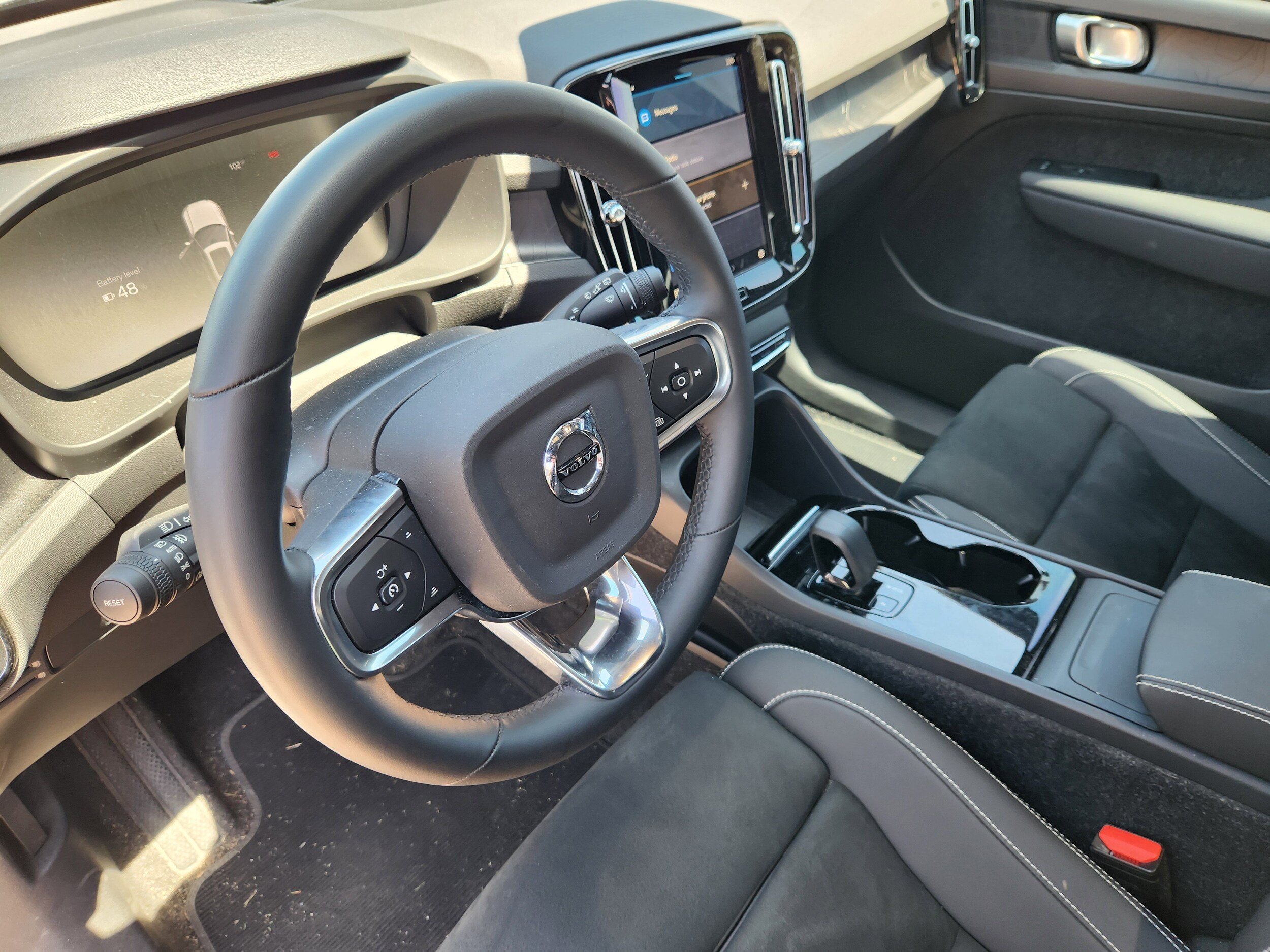 2023 Volvo XC40 Recharge Twin Plus photo 3