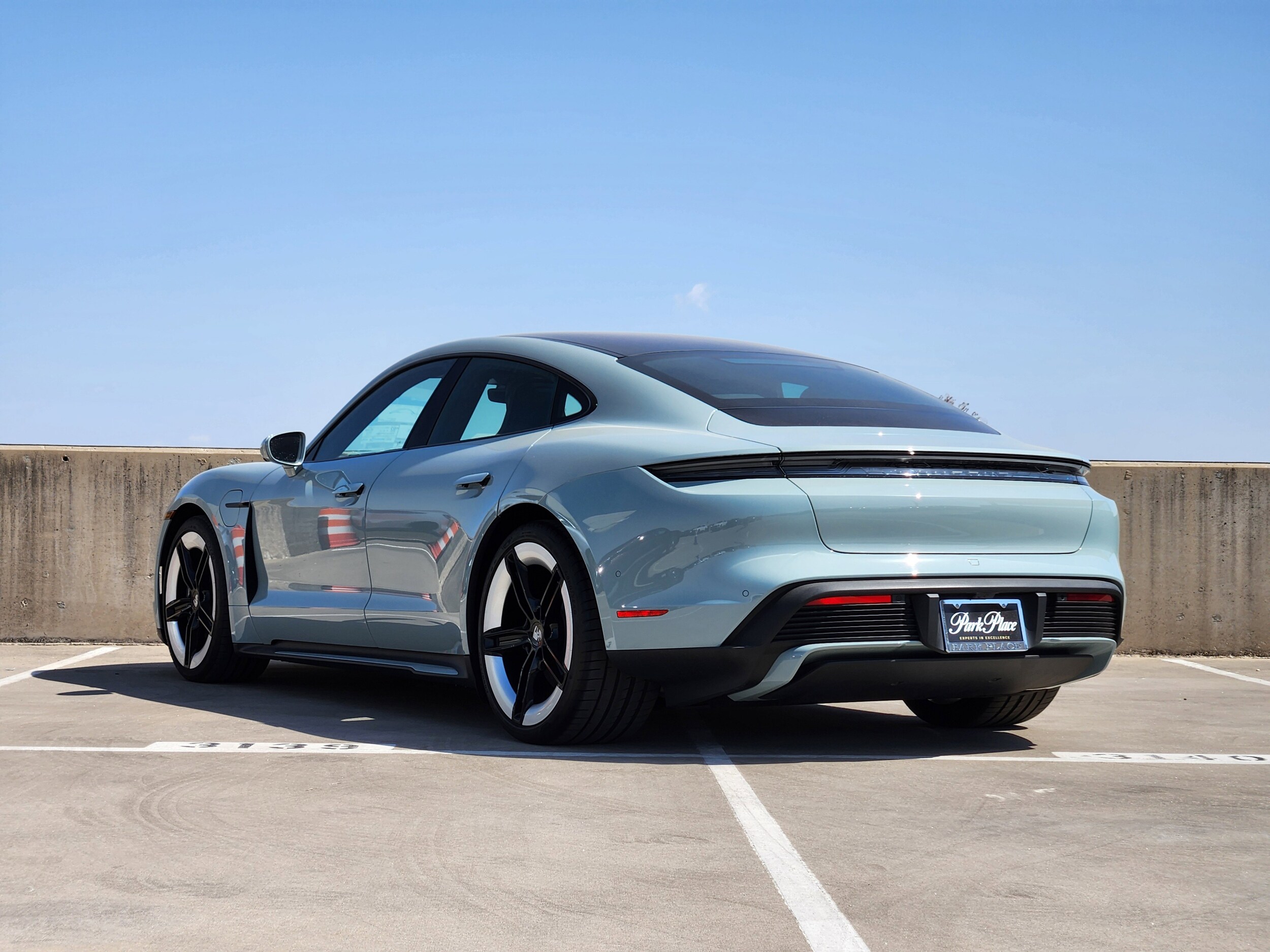 2025 Porsche Taycan photo 3