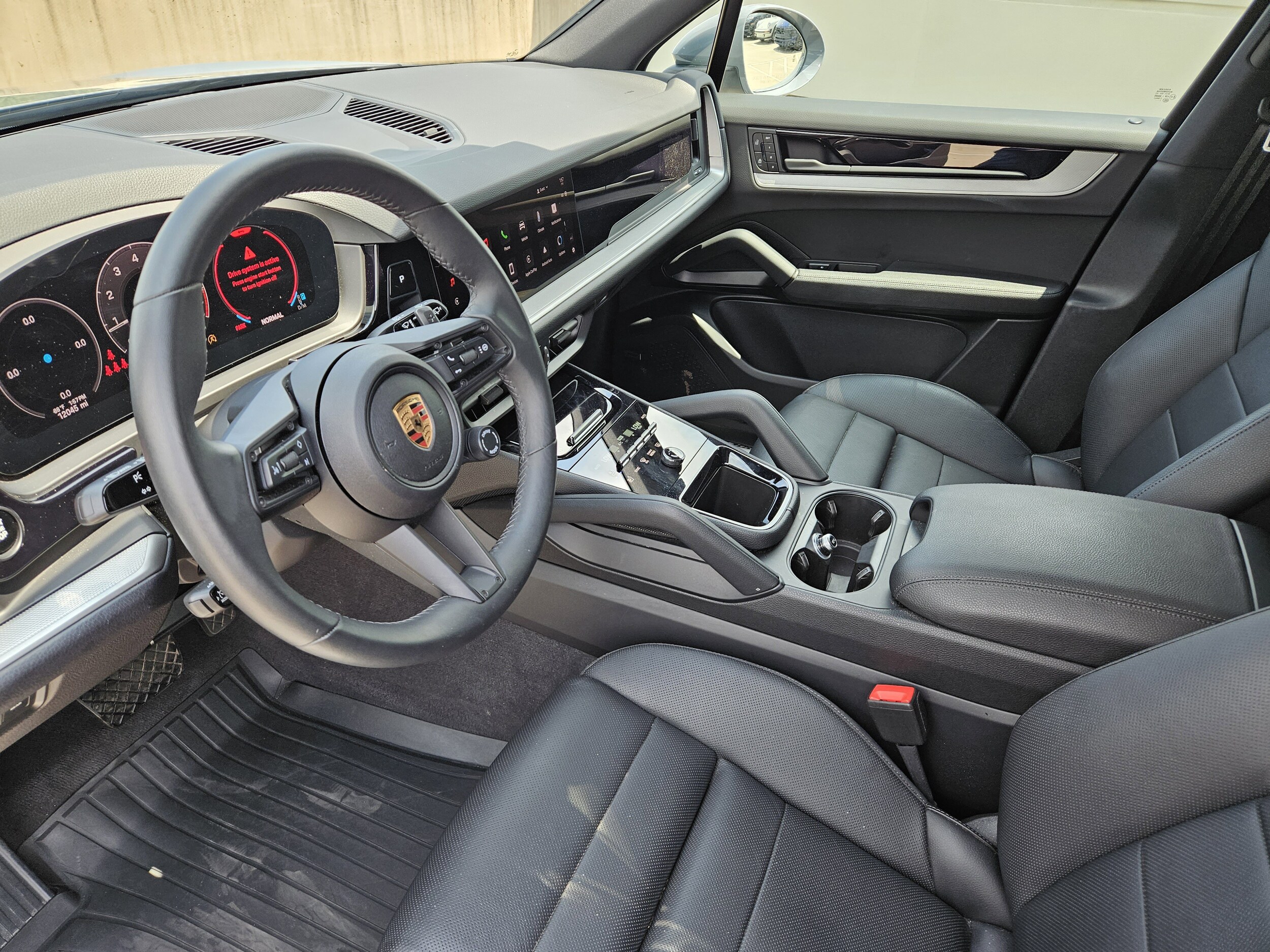 2025 Porsche Cayenne photo 3