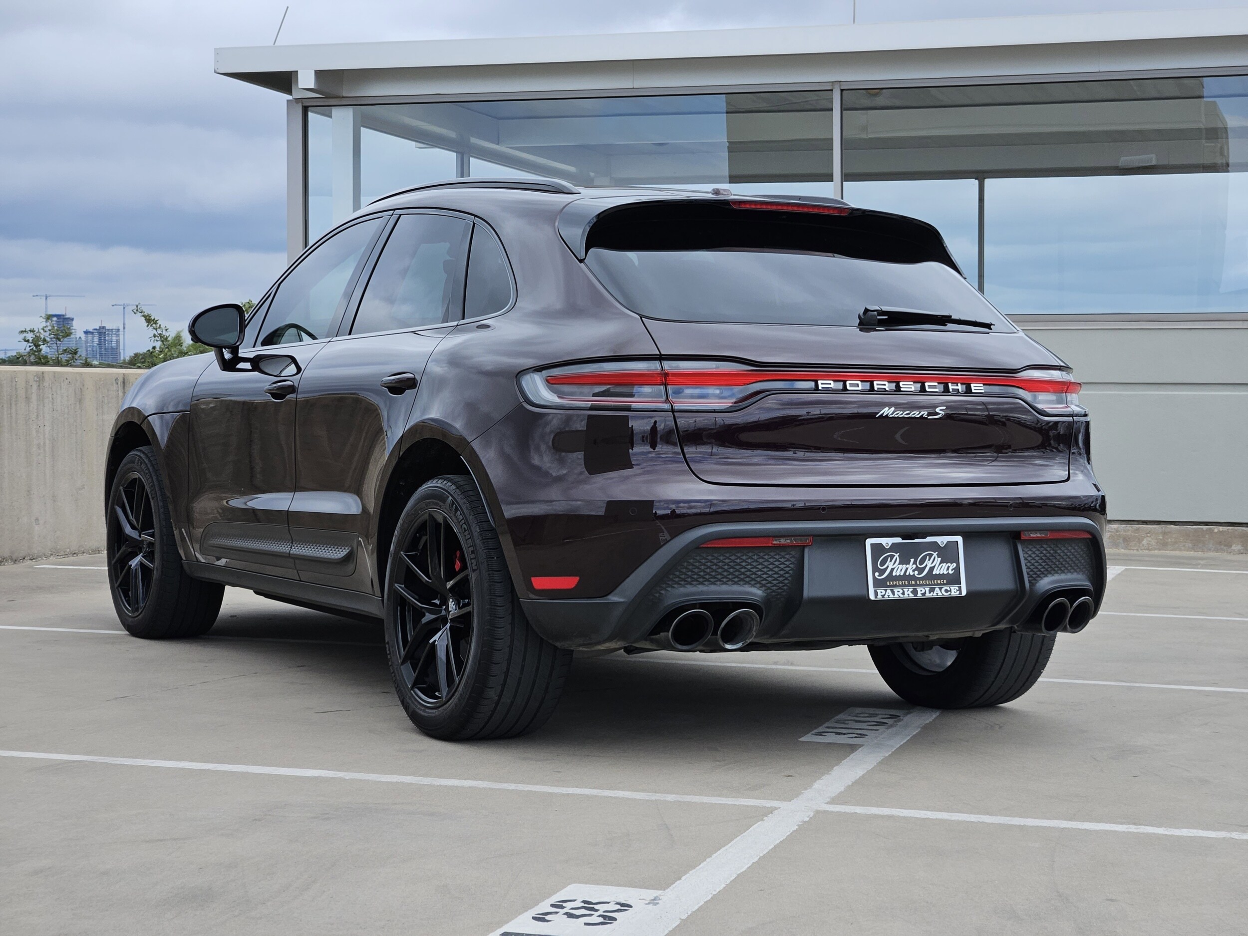 2024 Porsche Macan S photo 2
