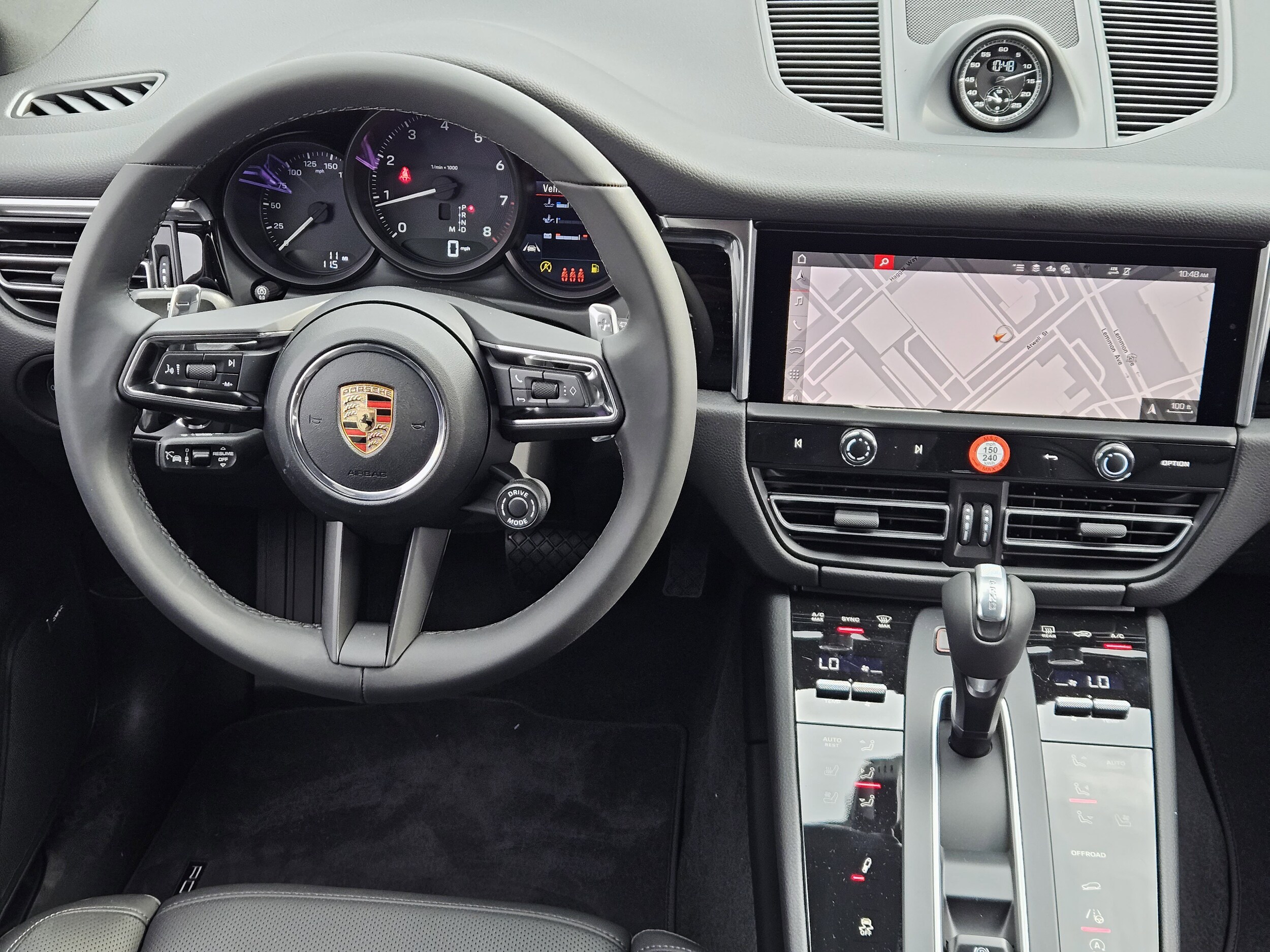 2026 Porsche Macan - Photo 24