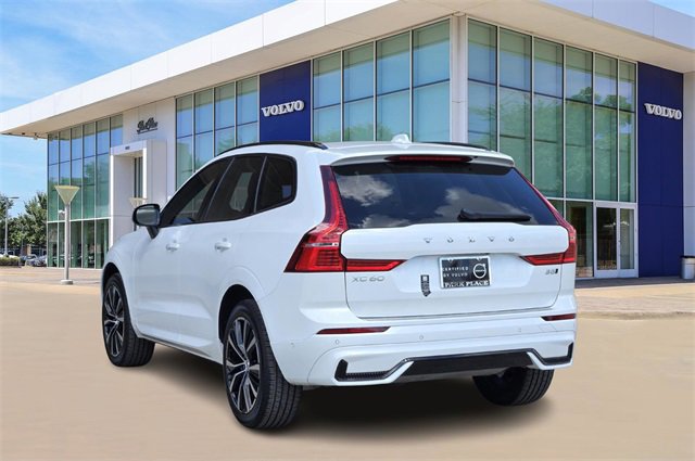 2025 Volvo XC60 B5 Plus photo 3