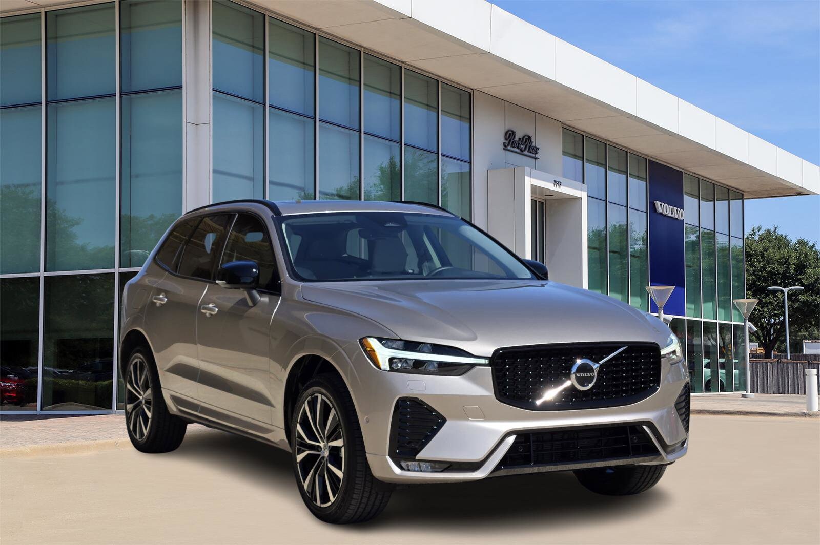 2025 Volvo XC60 Plus photo 2