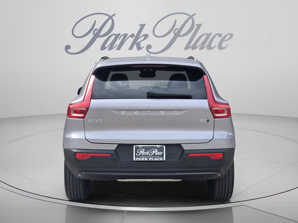 New 2026 Volvo XC40 B5 Plus SUV