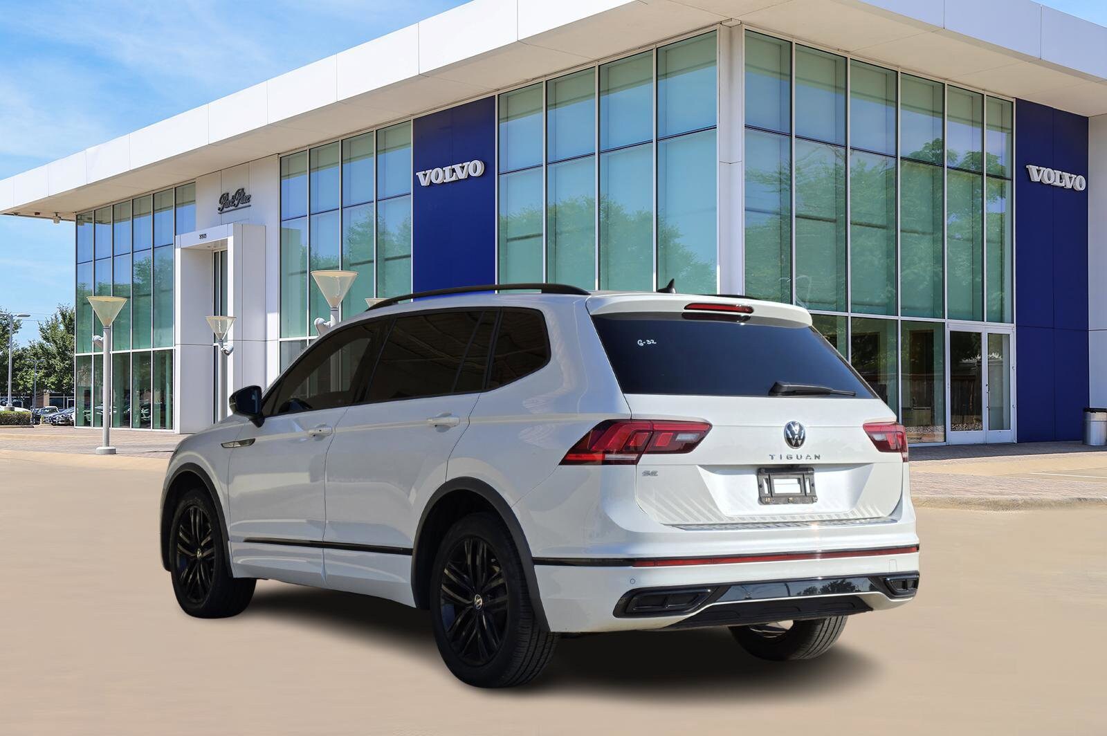 2022 Volkswagen Tiguan SE R-Line Black photo 4