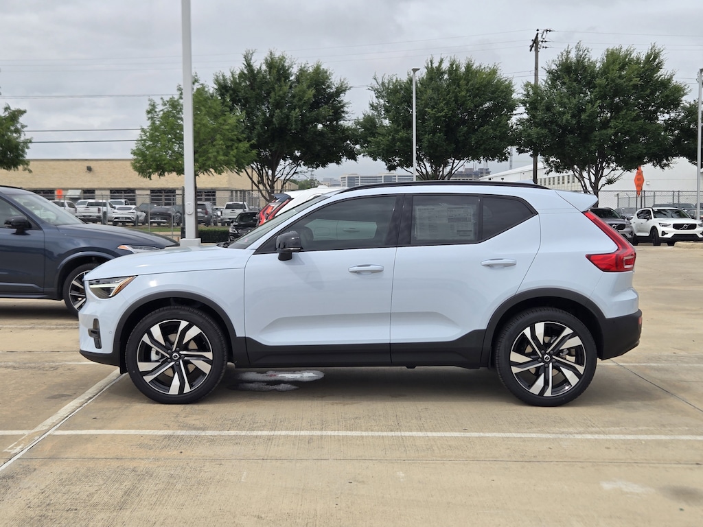 New 2026 Volvo XC40 B5 Ultra SUV
