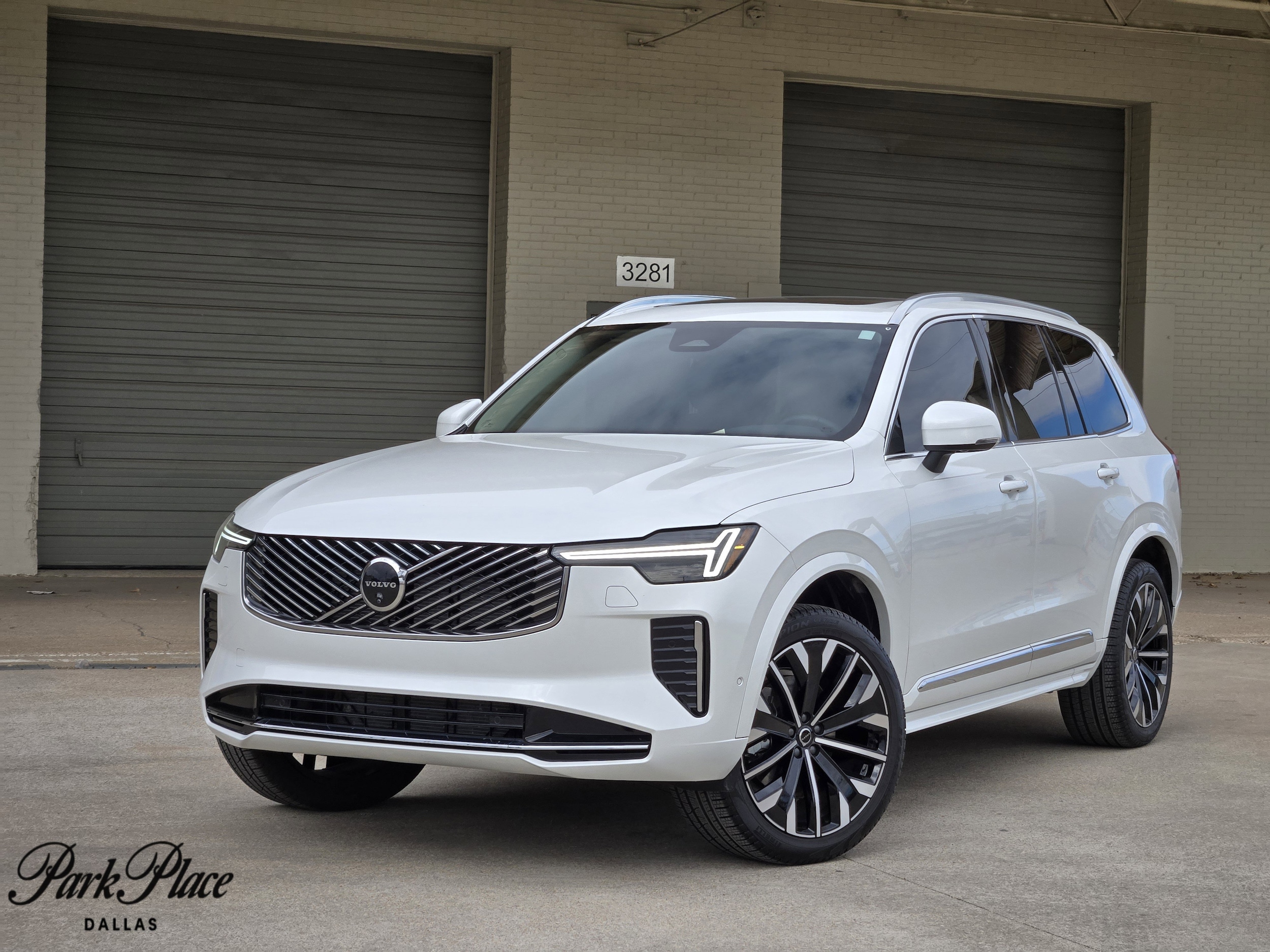 2025 Volvo XC90 Plus's photo