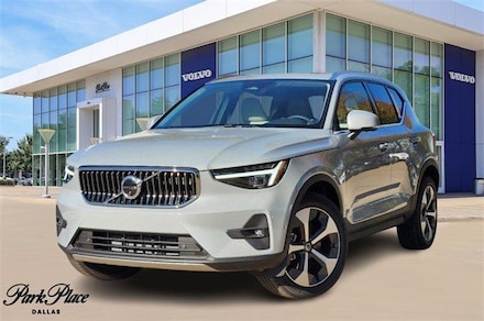 2025 Volvo XC40 B5 Plus Bright Theme SUV