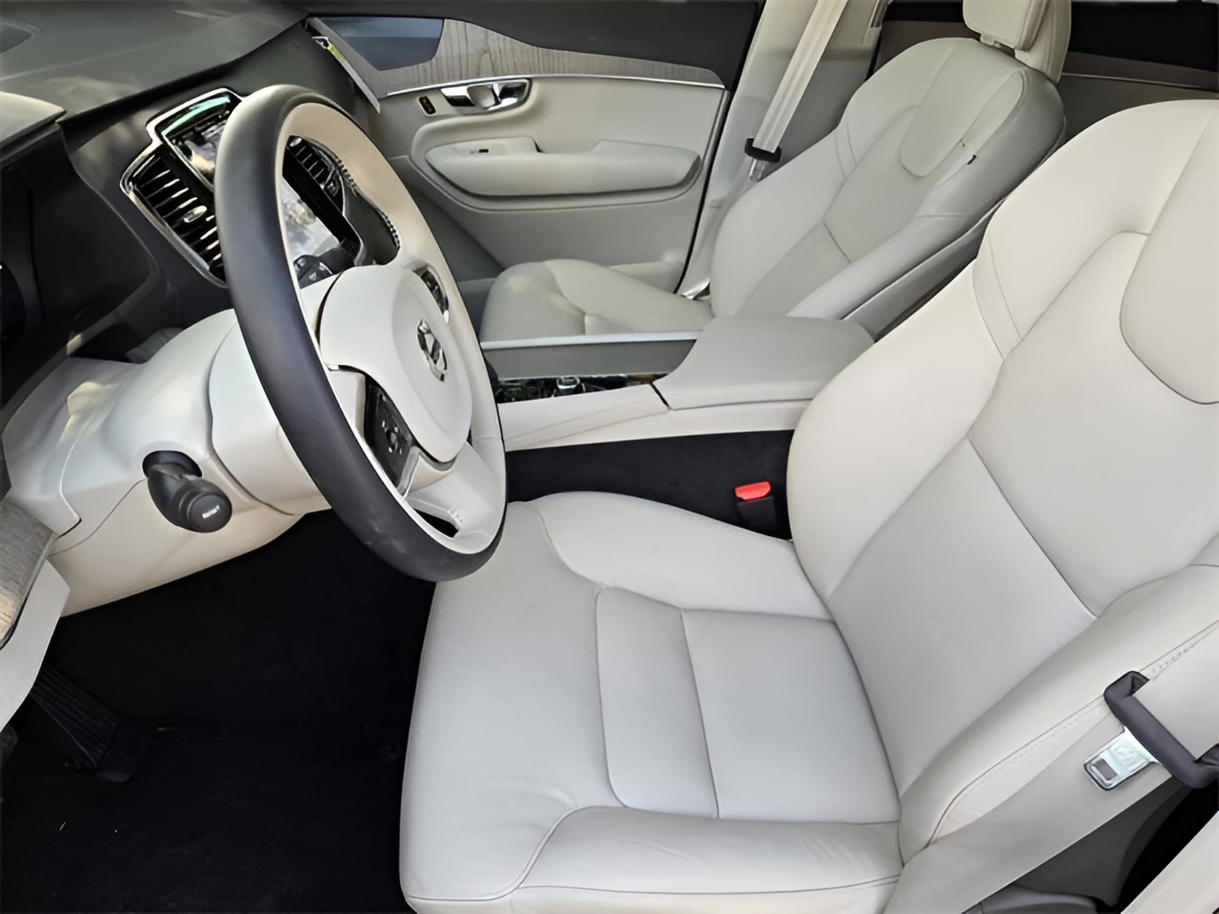 2025 Volvo XC90 Plus - Photo 21