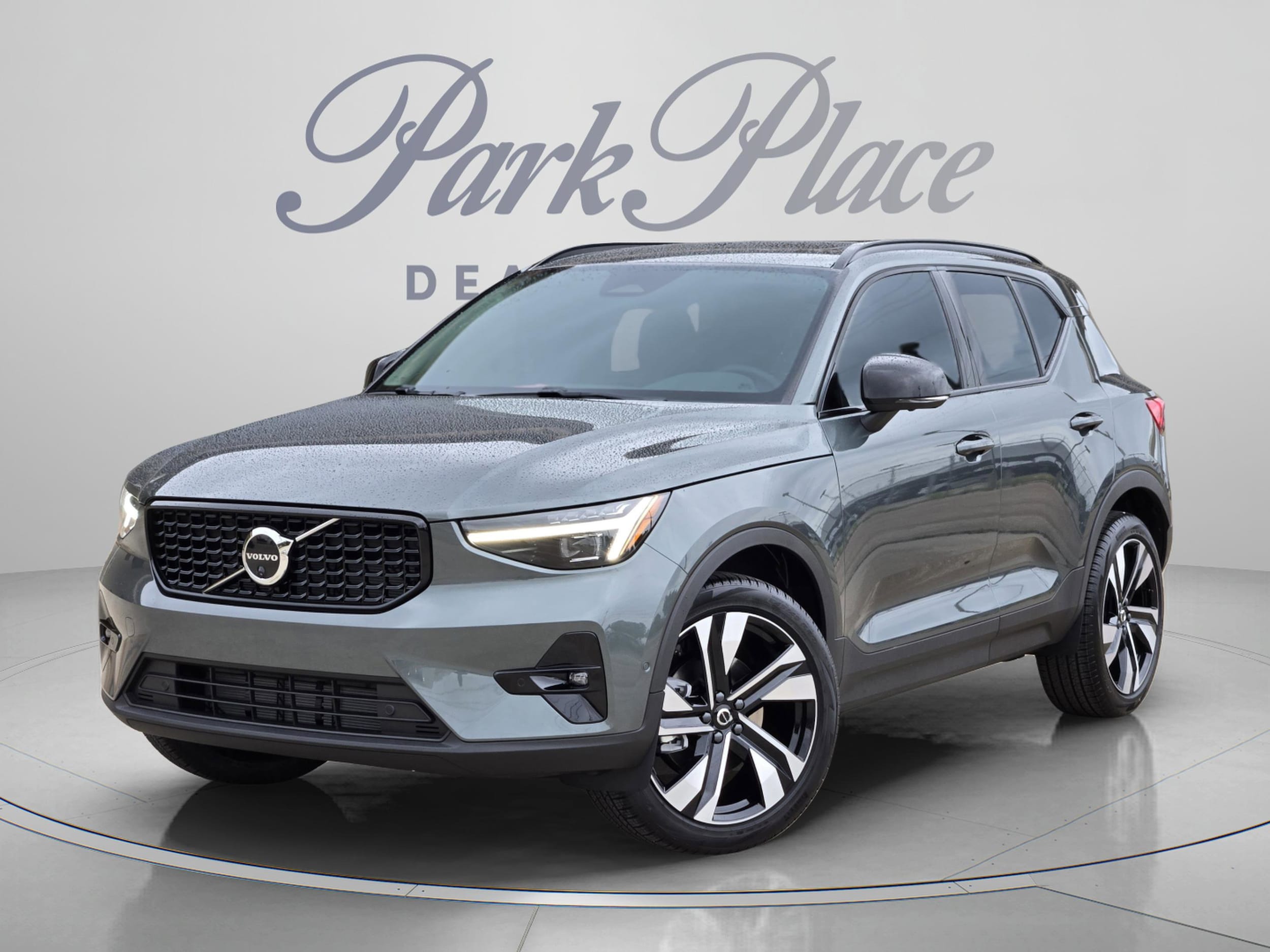 2026 Volvo XC40 B5 Plus Dark AWD's photo