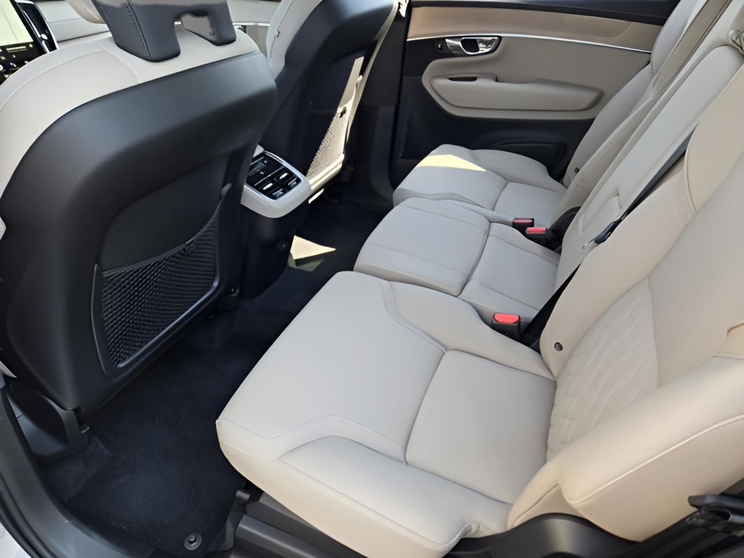2026 Volvo XC90 Plus - Photo 24