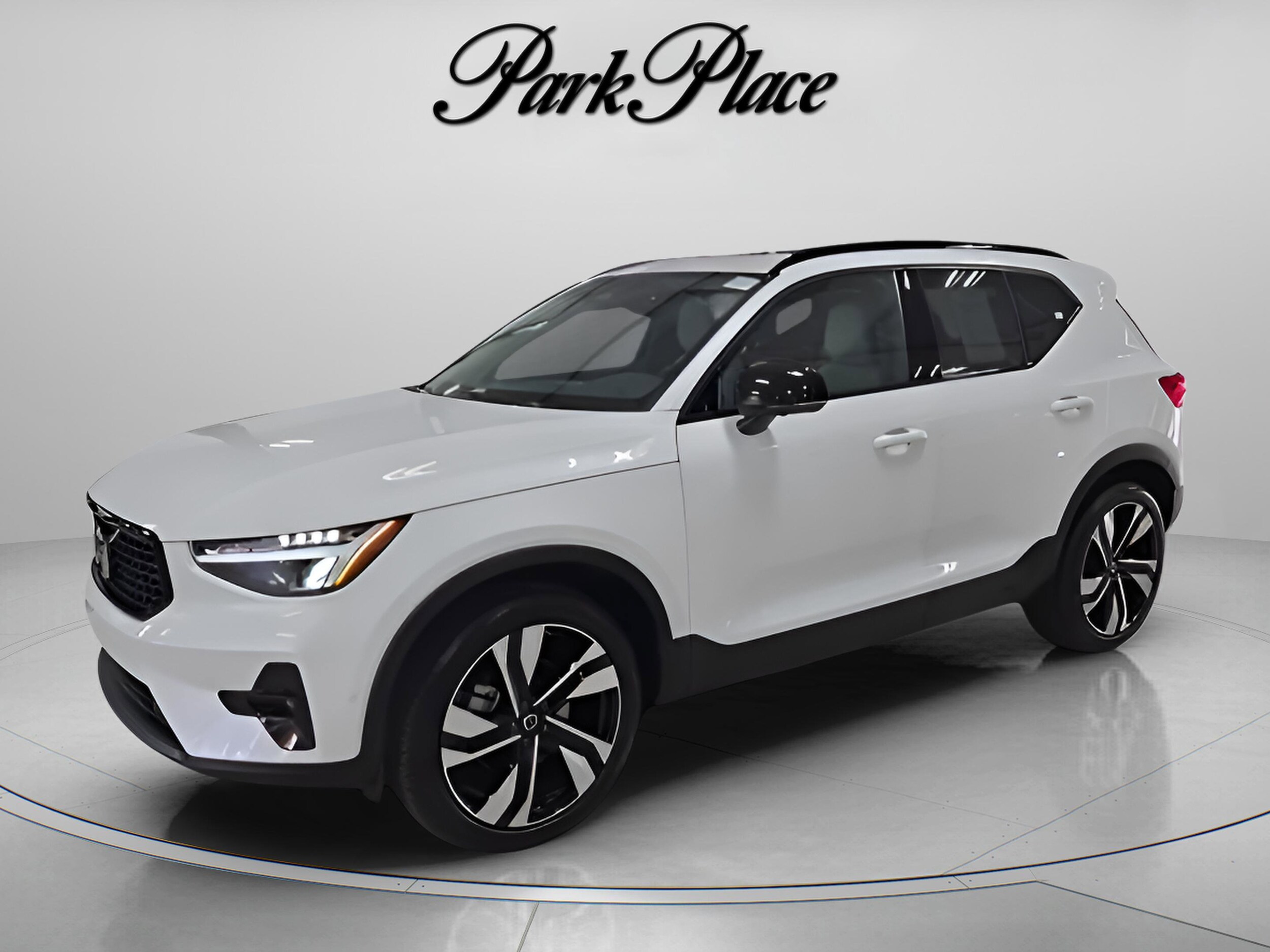 2025 Volvo XC40 Plus