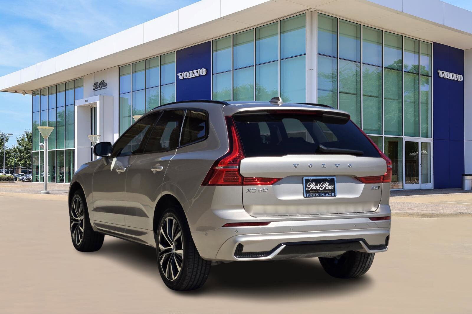 2025 Volvo XC60 Plus photo 4