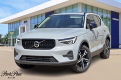 2026 Volvo XC40 B4 Core SUV