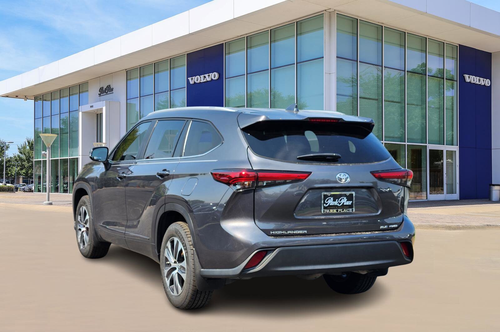 2023 Toyota Highlander XLE photo 3