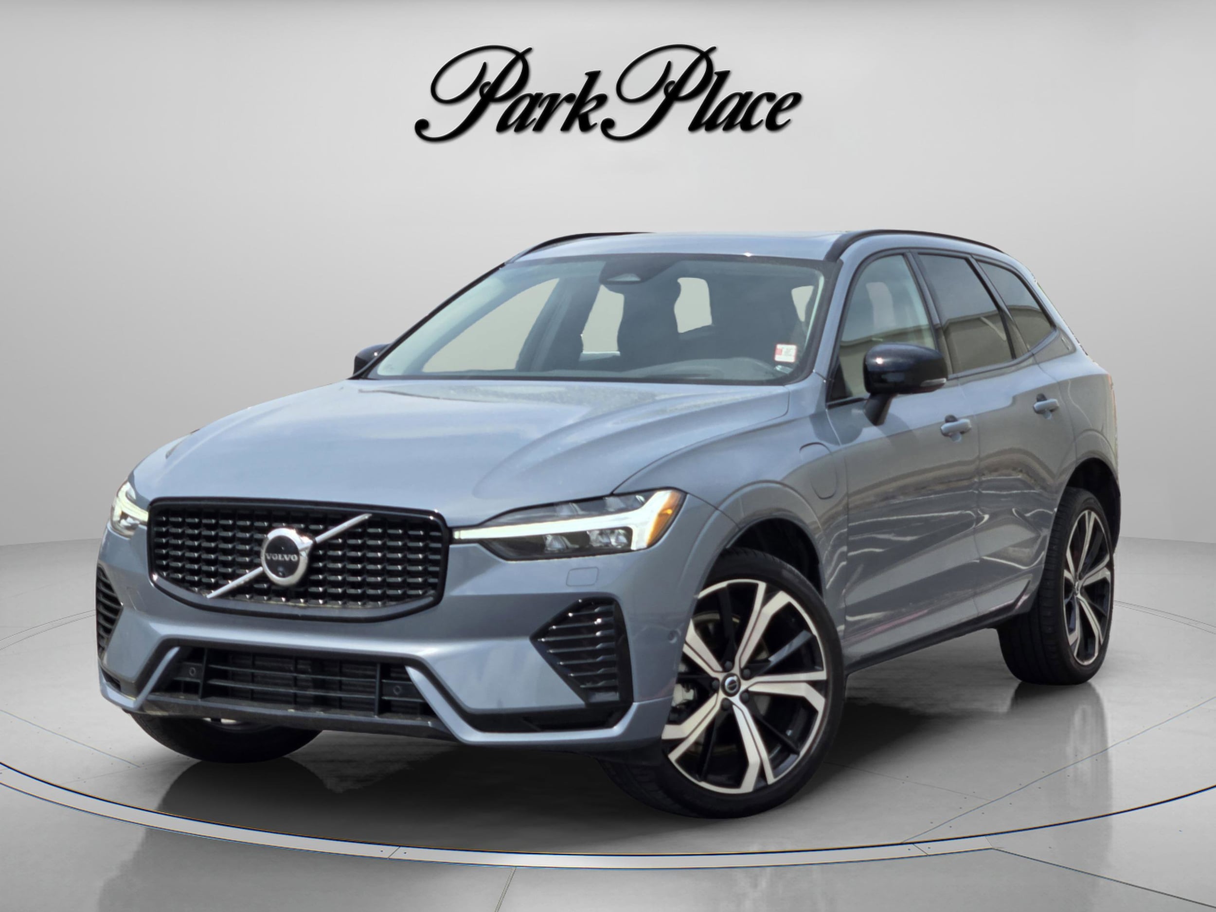 2024 Volvo XC60 T8 Ultimate Dark Theme AWD's photo