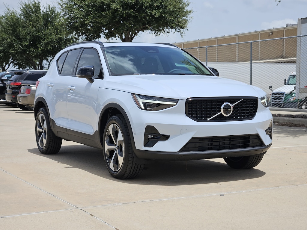 New 2026 Volvo XC40 B5 Plus SUV