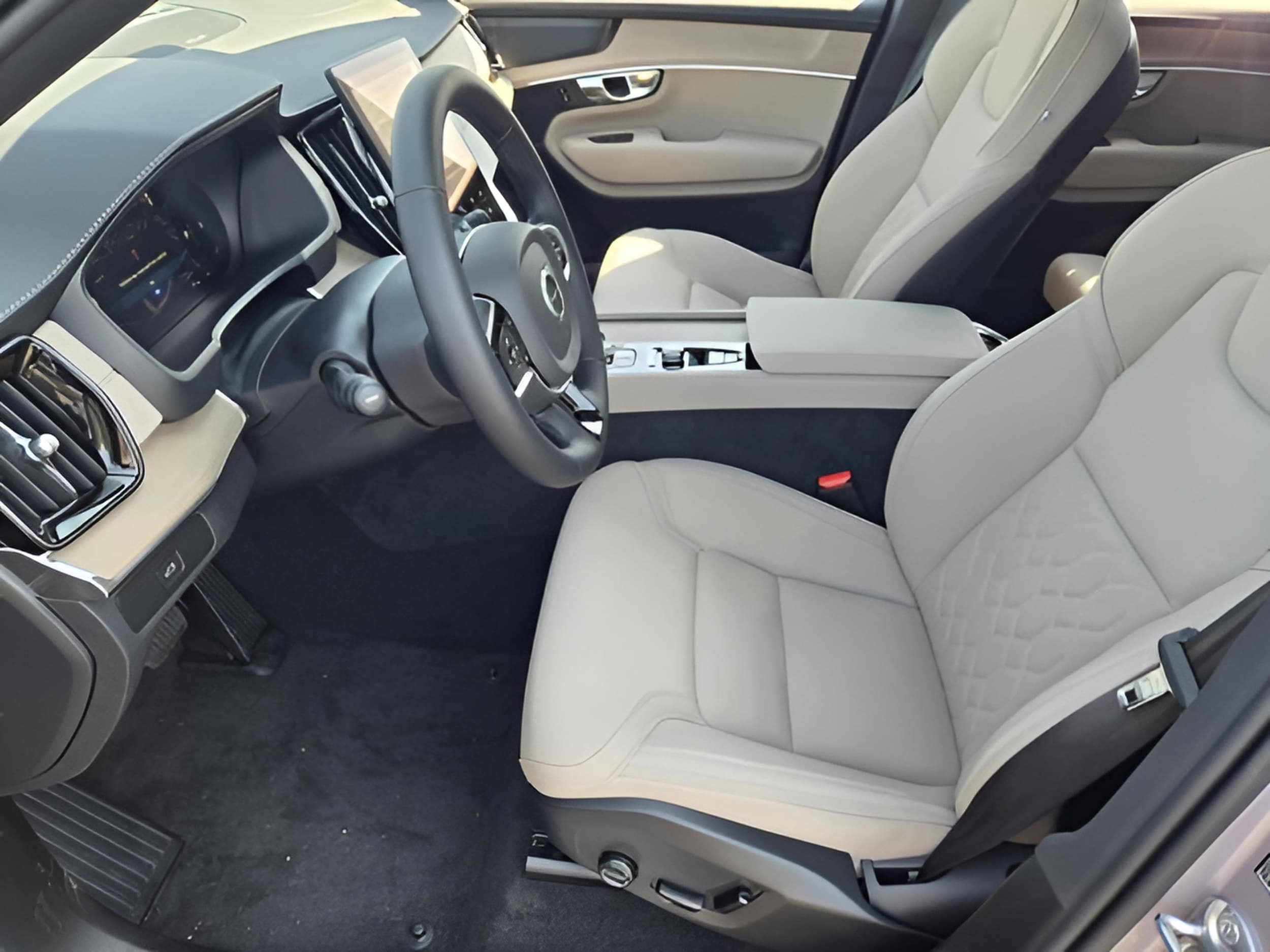 2026 Volvo XC90 Plus - Photo 9