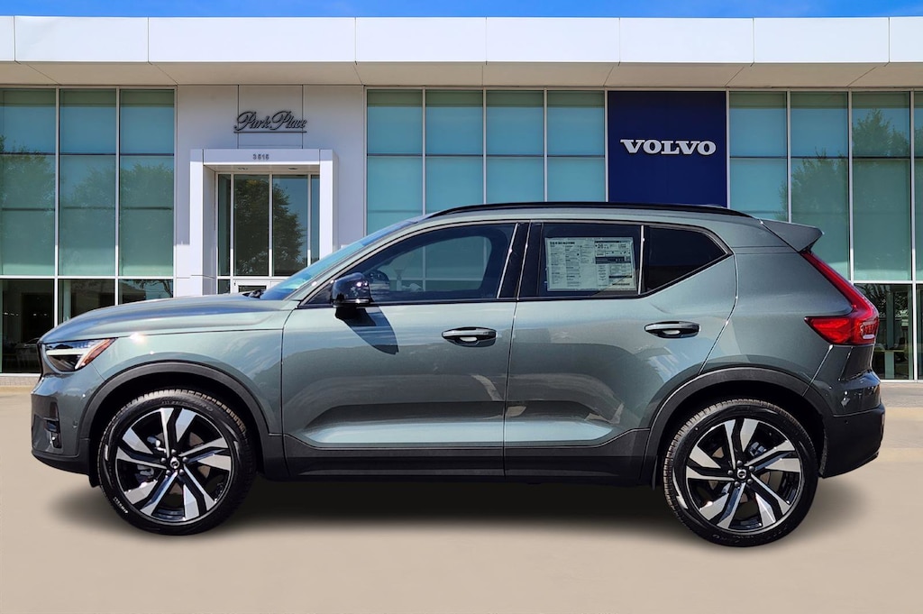 New 2026 Volvo XC40 B5 Ultra SUV