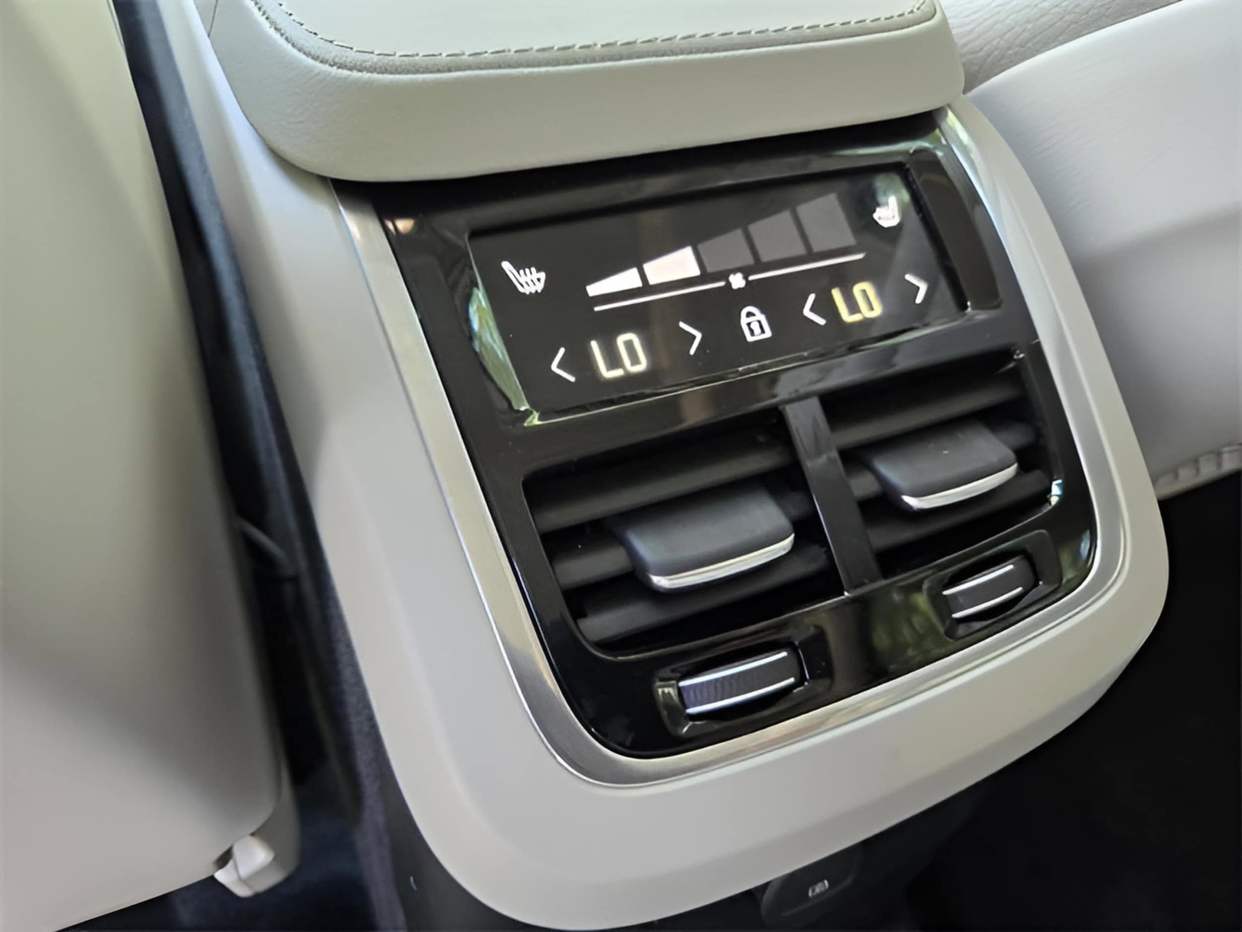 2025 Volvo XC90 Plus - Photo 39