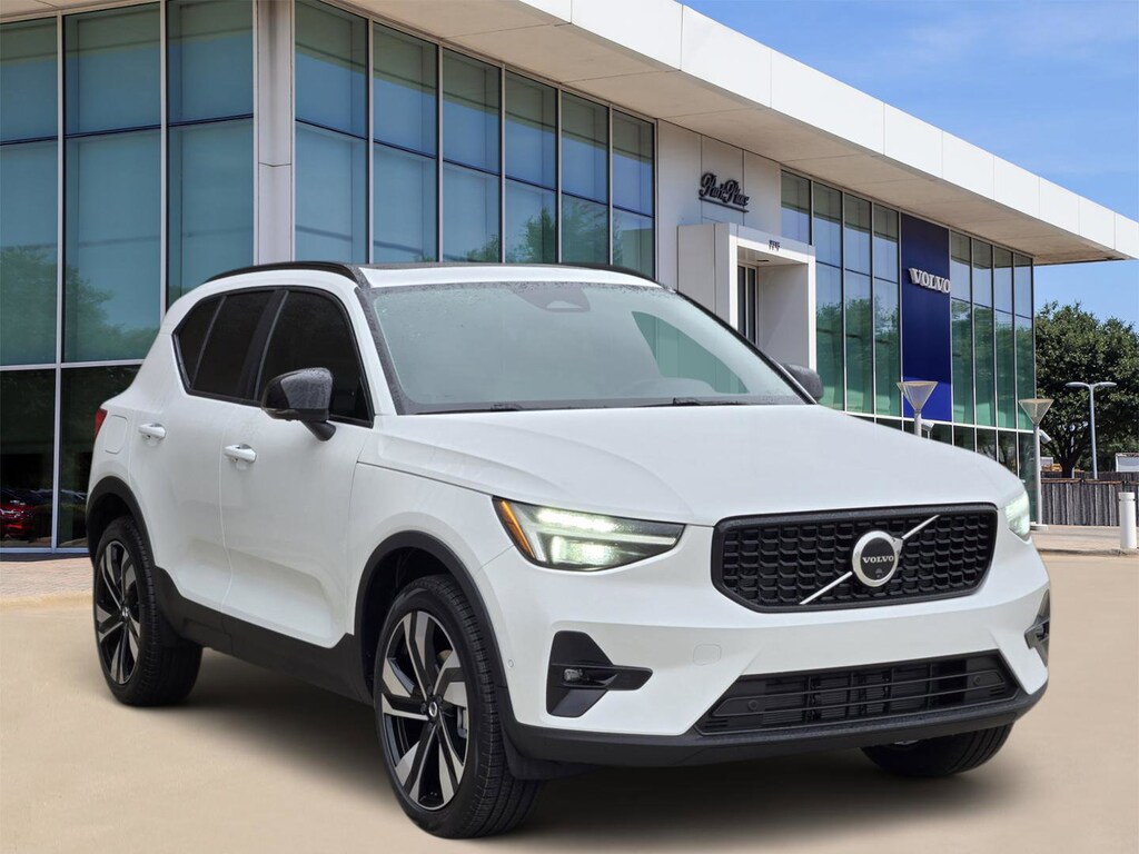 New 2026 Volvo XC40 B4 Plus SUV