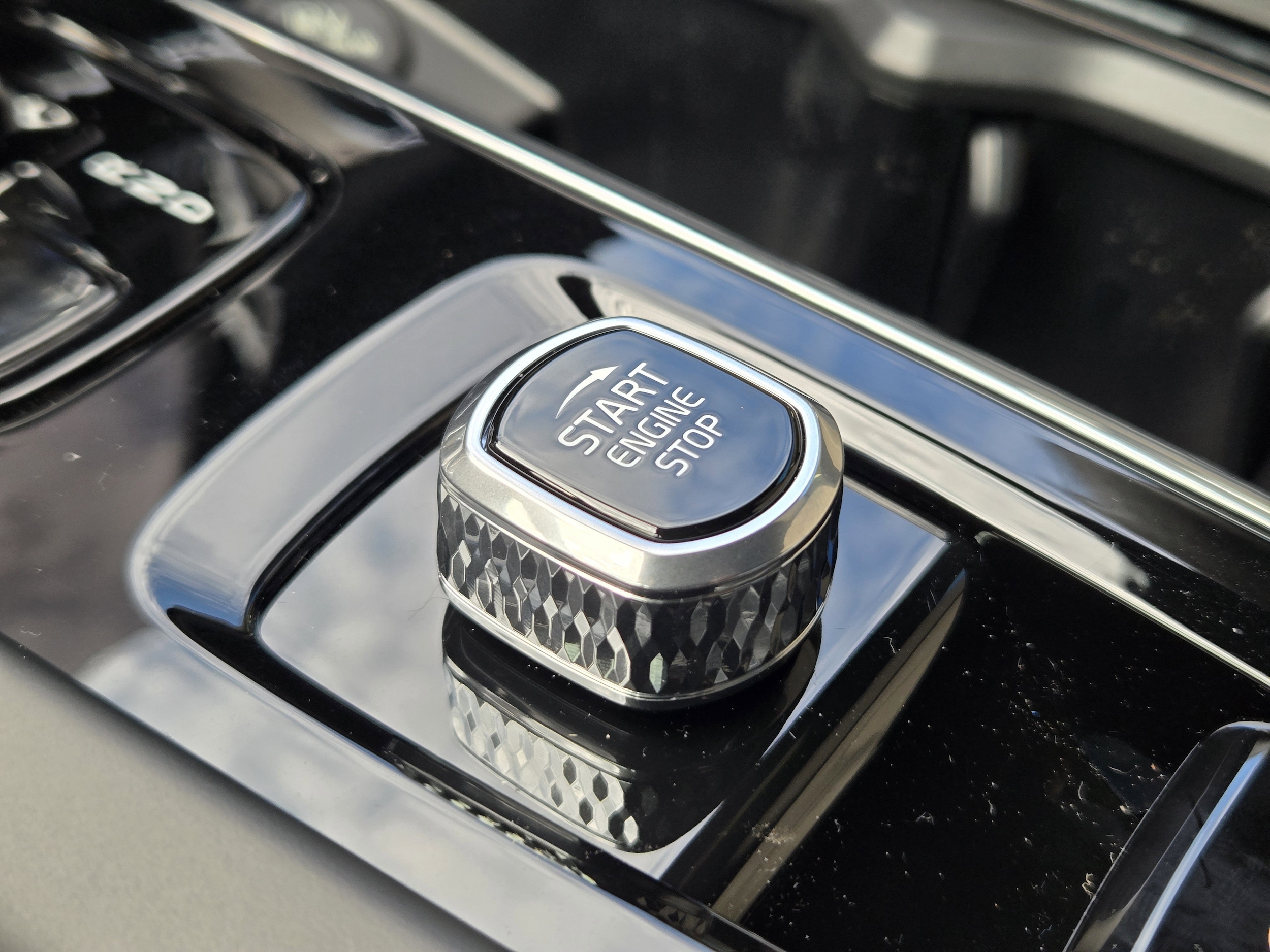 2026 Volvo XC60 Plus - Photo 16