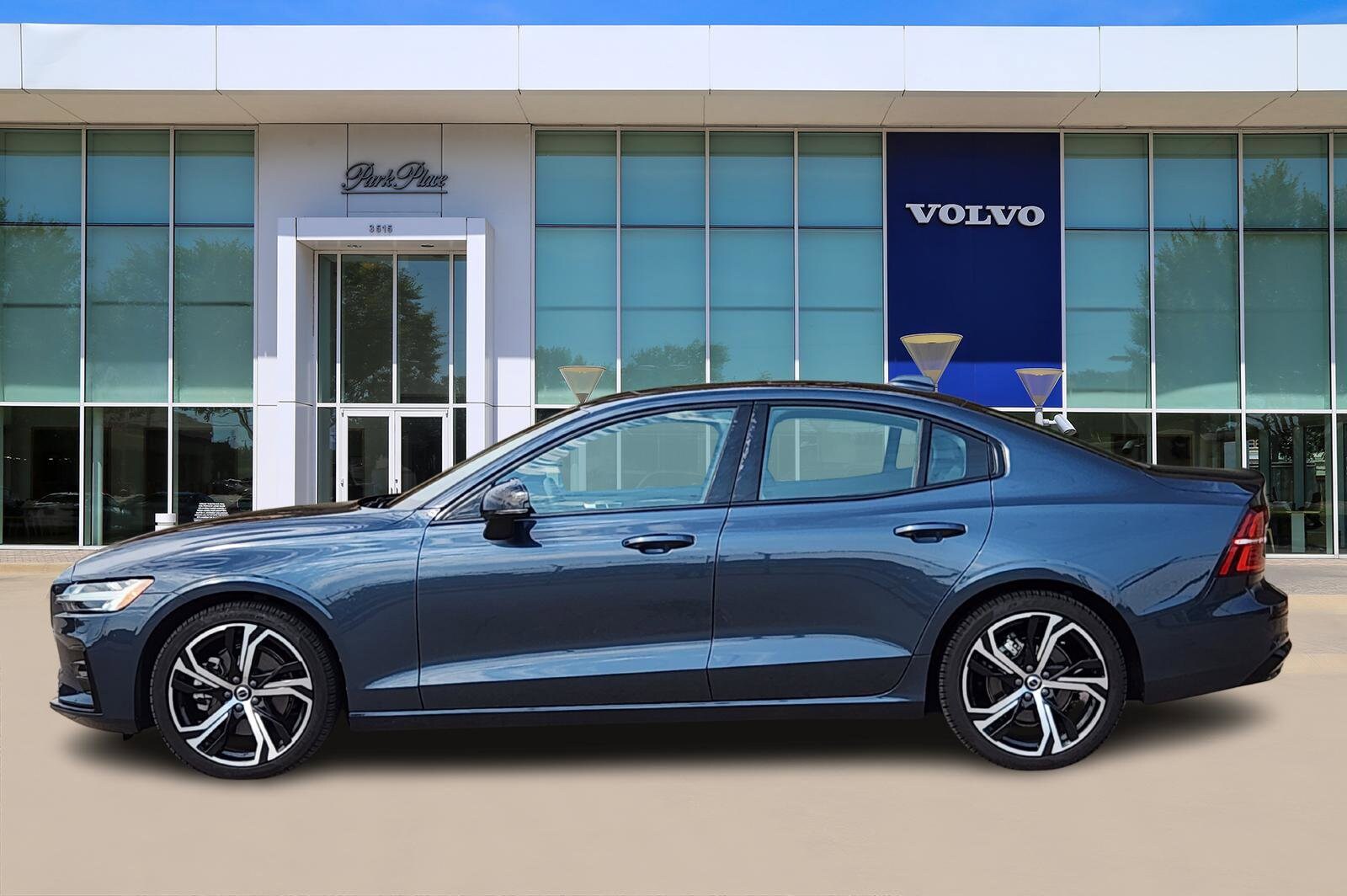 2024 Volvo S60 B5 Core photo 3