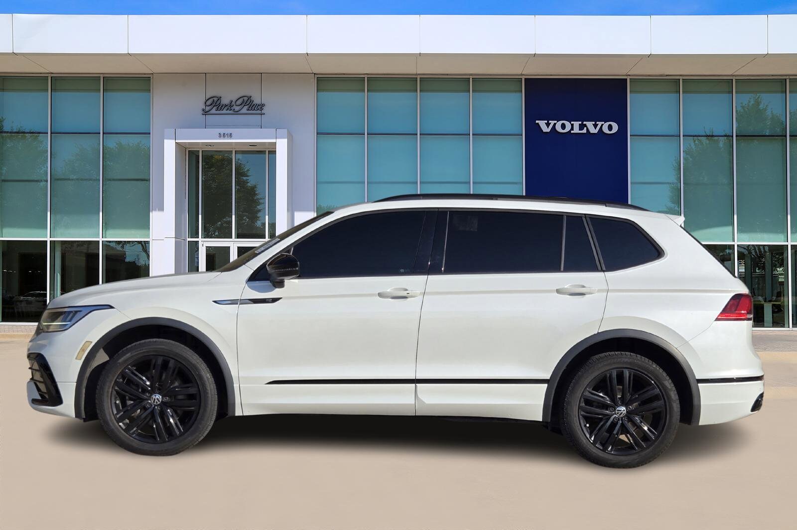 2022 Volkswagen Tiguan SE R-Line Black photo 3