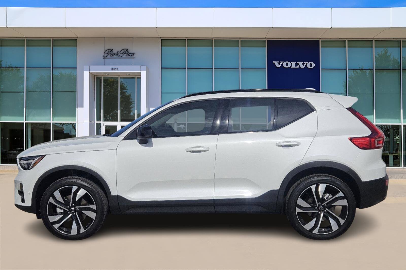 2025 Volvo XC40 Plus photo 3