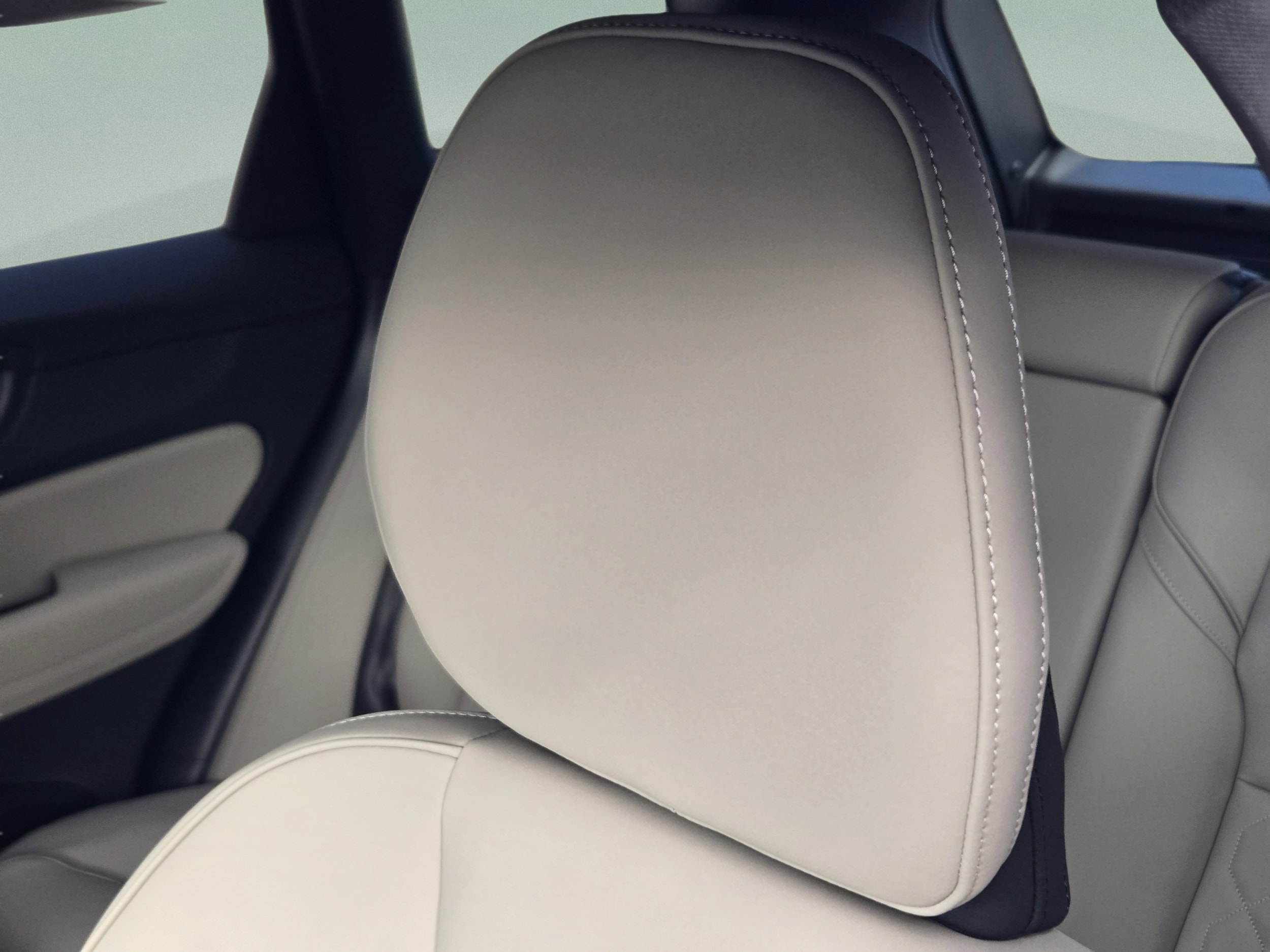 2026 Volvo XC60 Plus - Photo 10