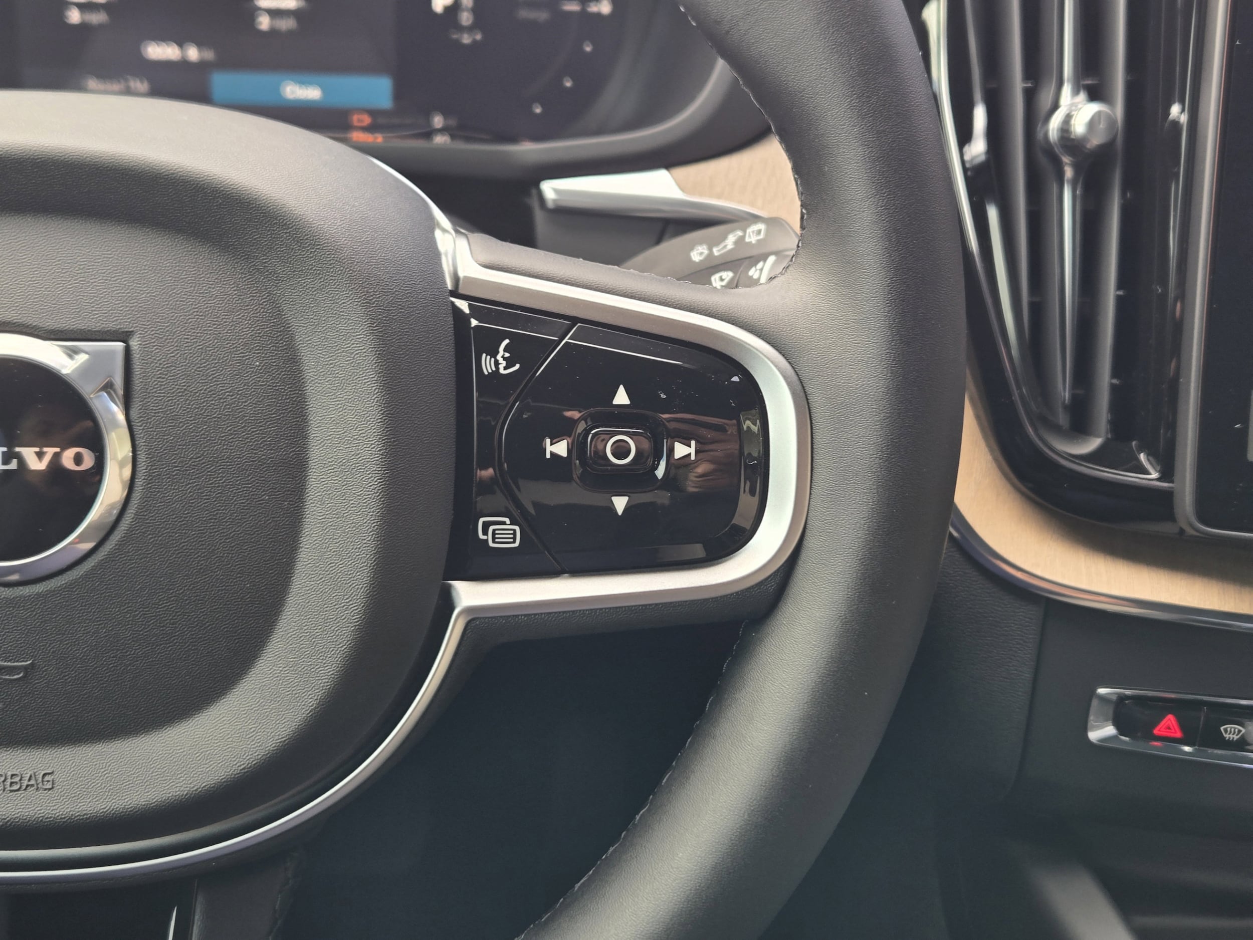 2026 Volvo XC60 Plus - Photo 23