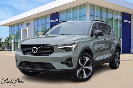 2025 Volvo XC40 Plus Dark Theme SUV 2025 Volvo XC40 Plus Dark Theme SUV