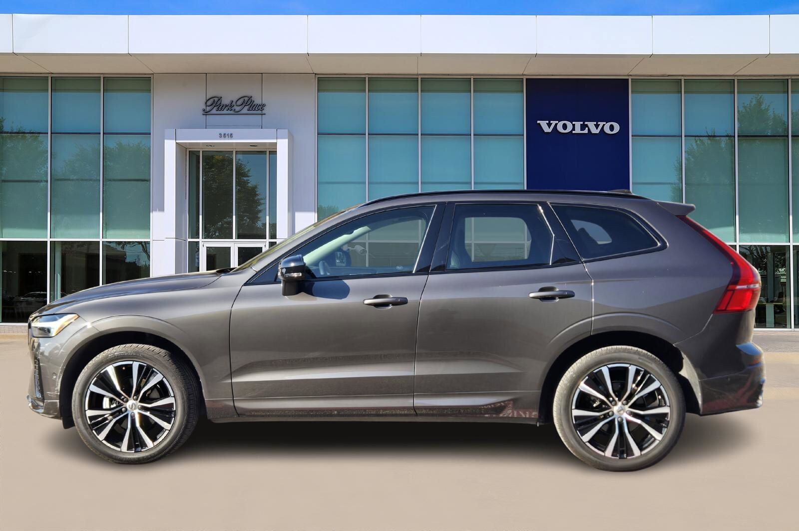 2023 Volvo XC60 B5 Plus photo 3