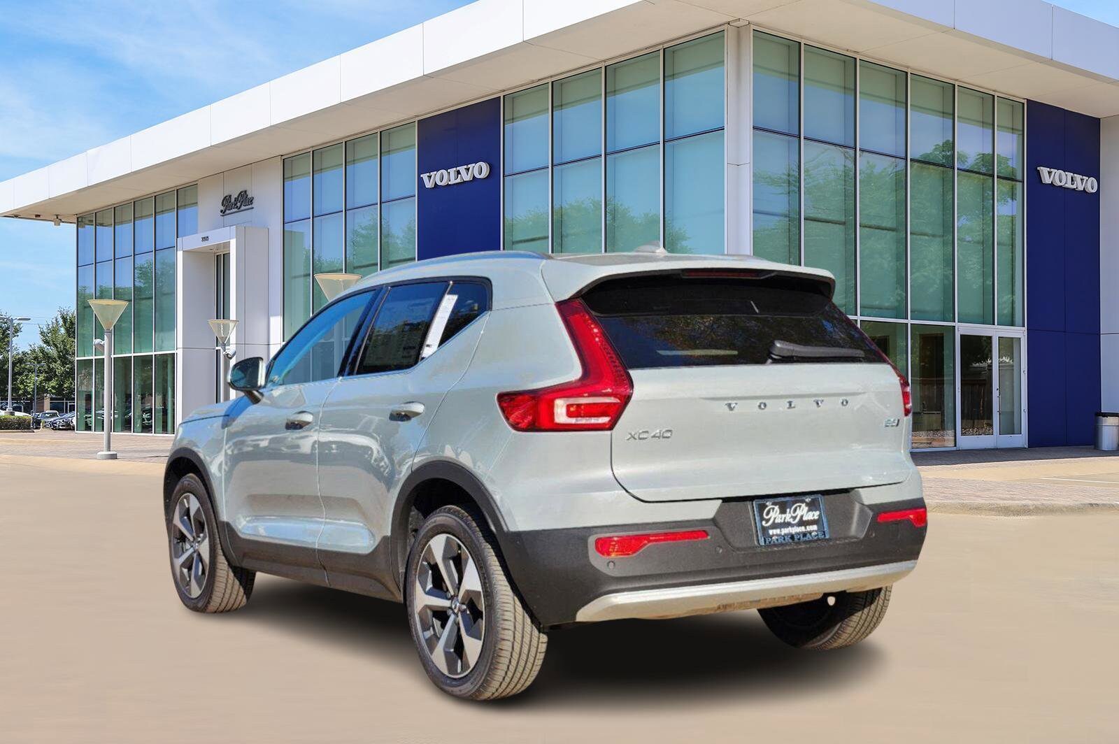 2025 Volvo XC40 Plus photo 4