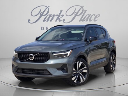 2026 Volvo XC40 B5 Plus SUV
