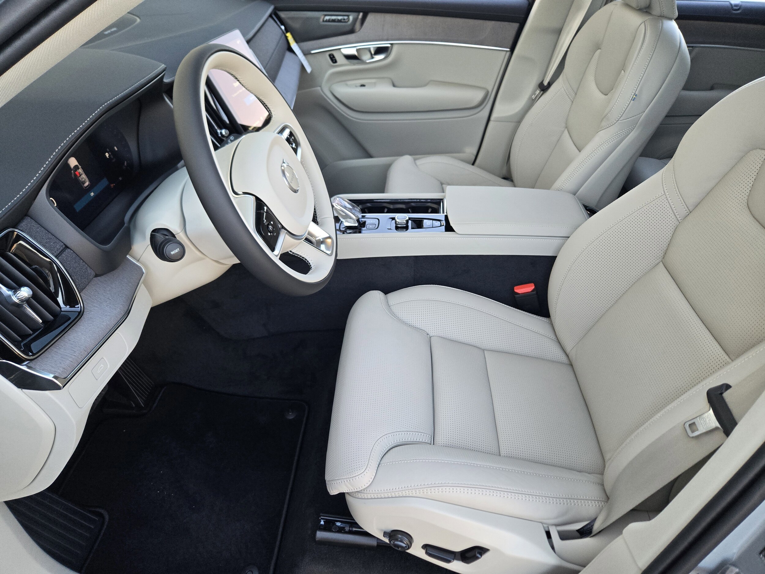 2026 Volvo XC90 Ultra - Photo 11