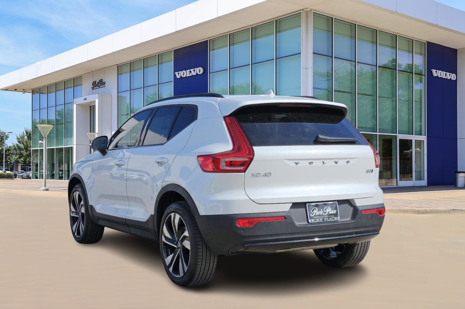 2025 Volvo XC40 Plus photo 4