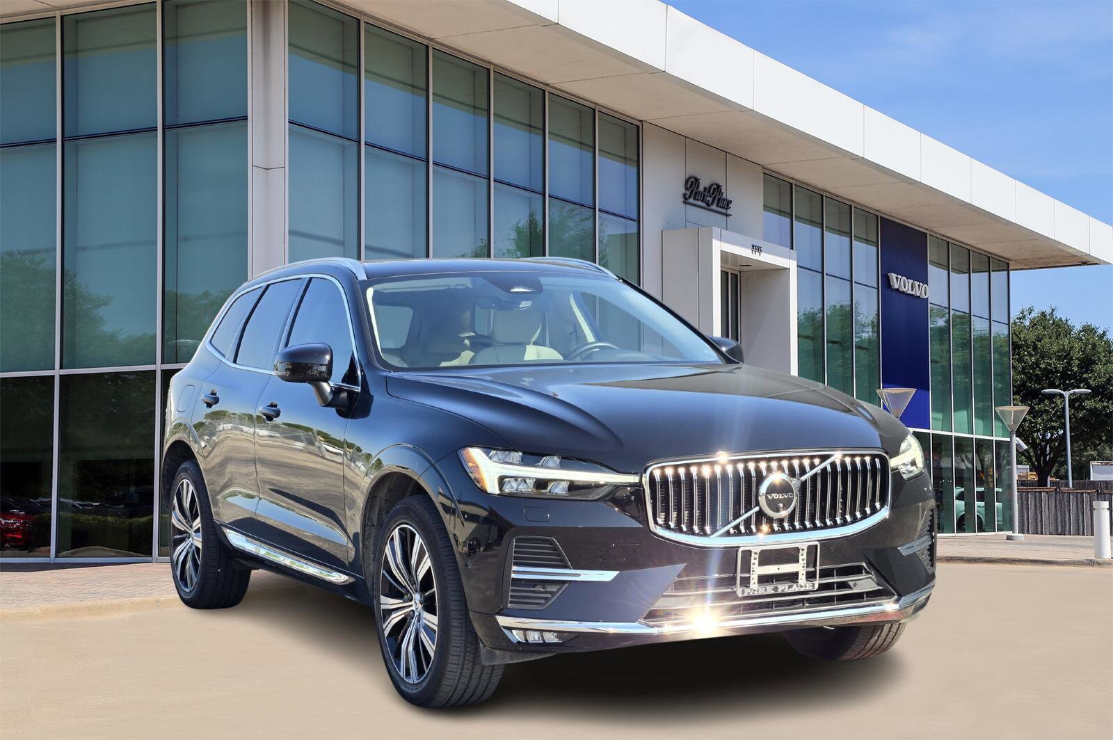 2023 Volvo XC60 B5 Plus photo 2