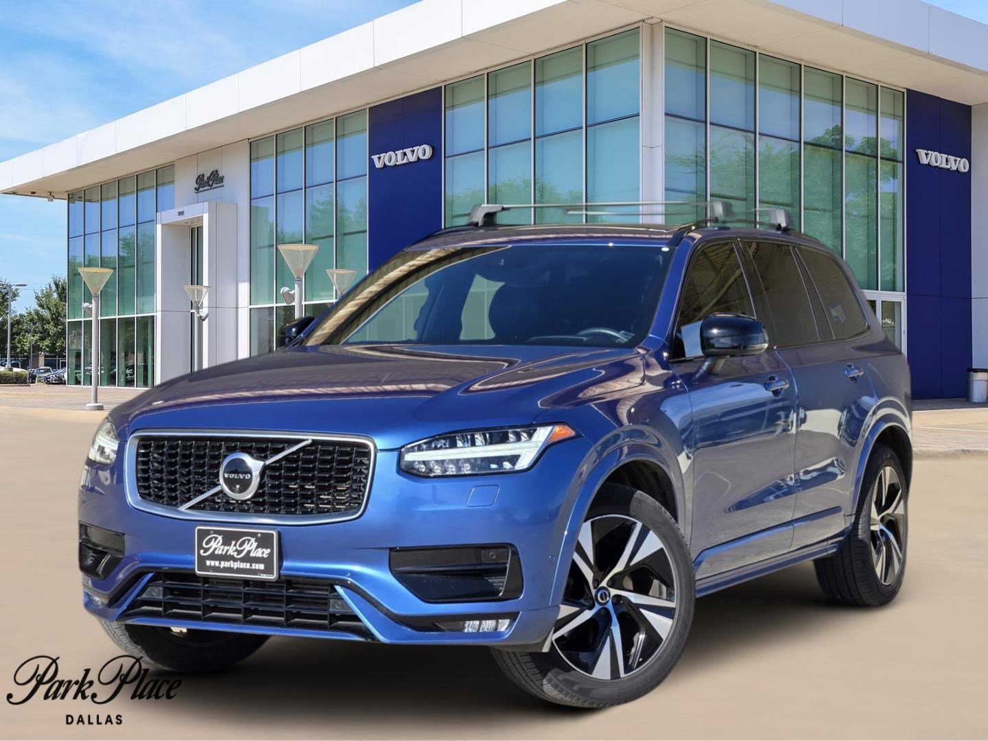 2020 Volvo XC90 R-Design's photo