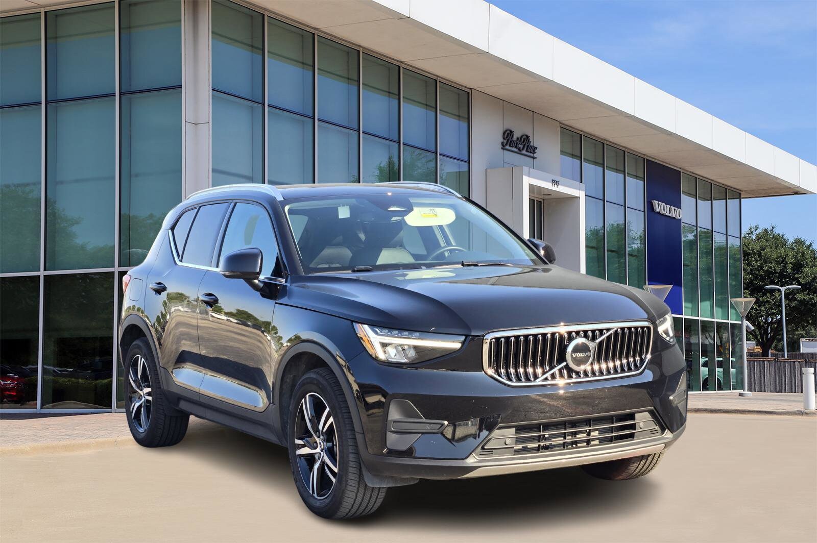 2025 Volvo XC40 Core photo 2