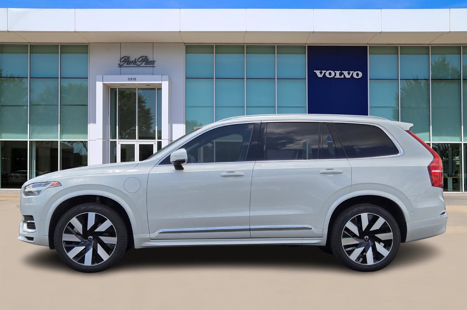 2025 Volvo XC90 Plus photo 3