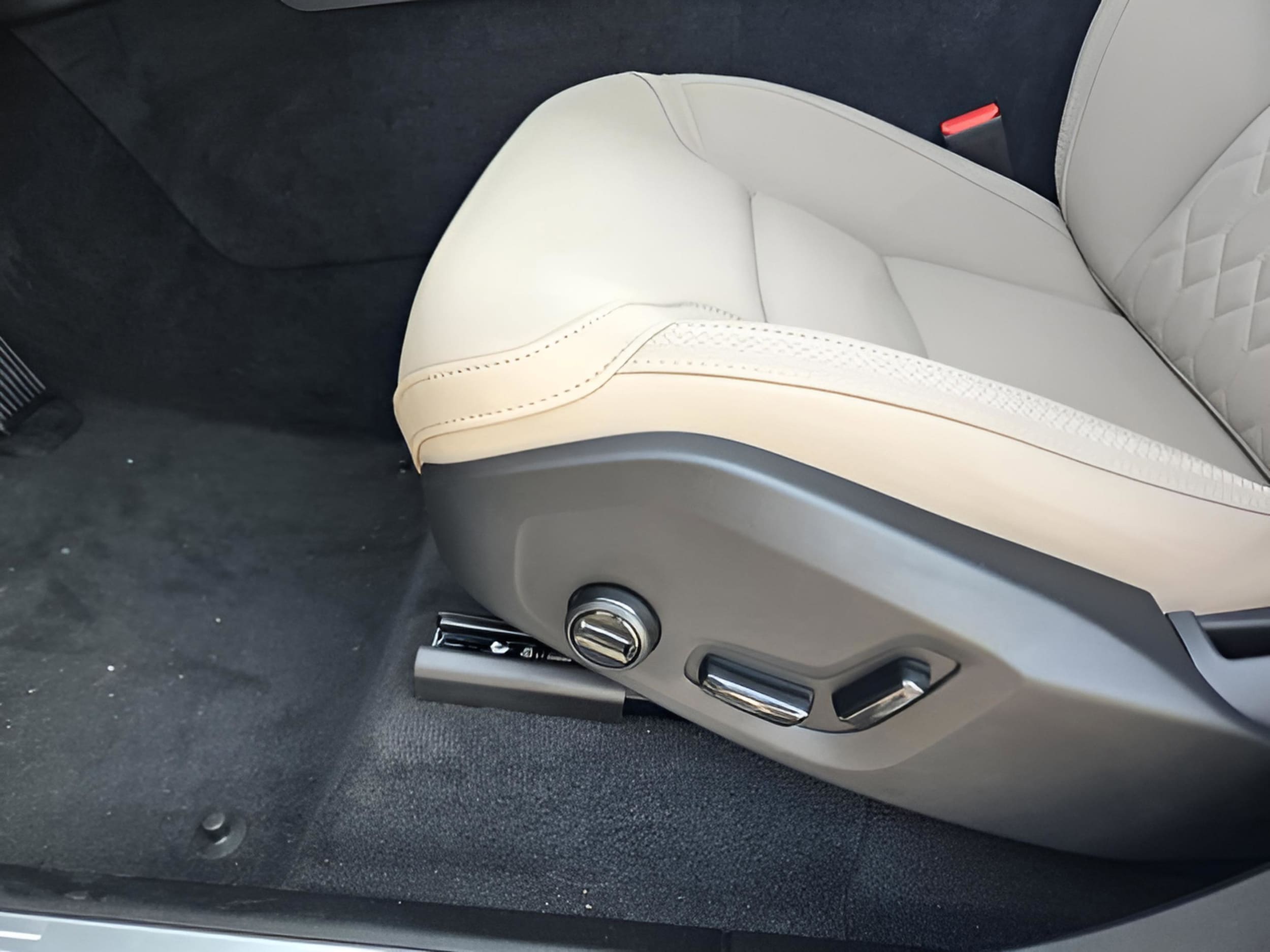 2026 Volvo XC90 Plus - Photo 19
