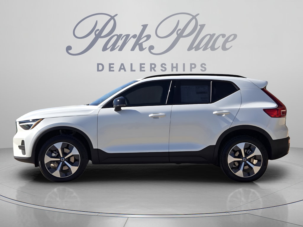New 2026 Volvo XC40 B4 Core SUV
