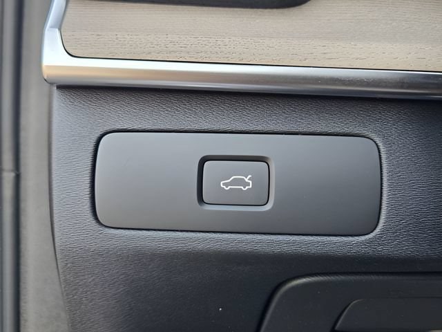 2026 Volvo XC90 Plus - Photo 18